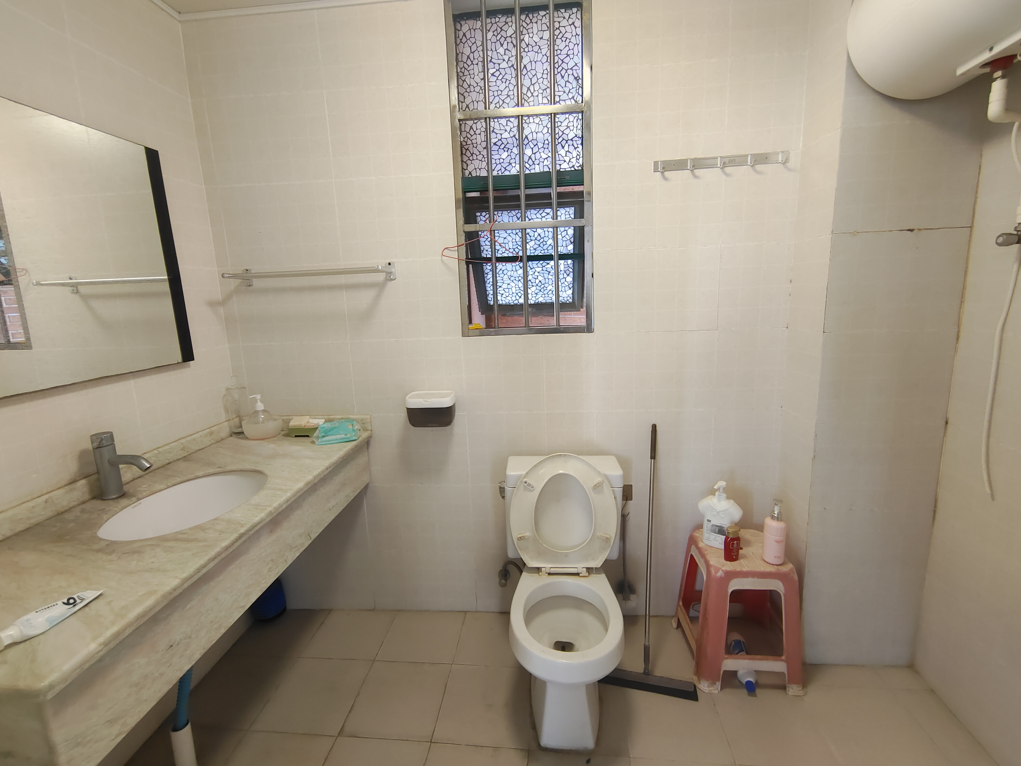 万花坊  2室2厅1卫    2400.0元/月 万花坊  2室2厅1卫    2400.0元/月室内图