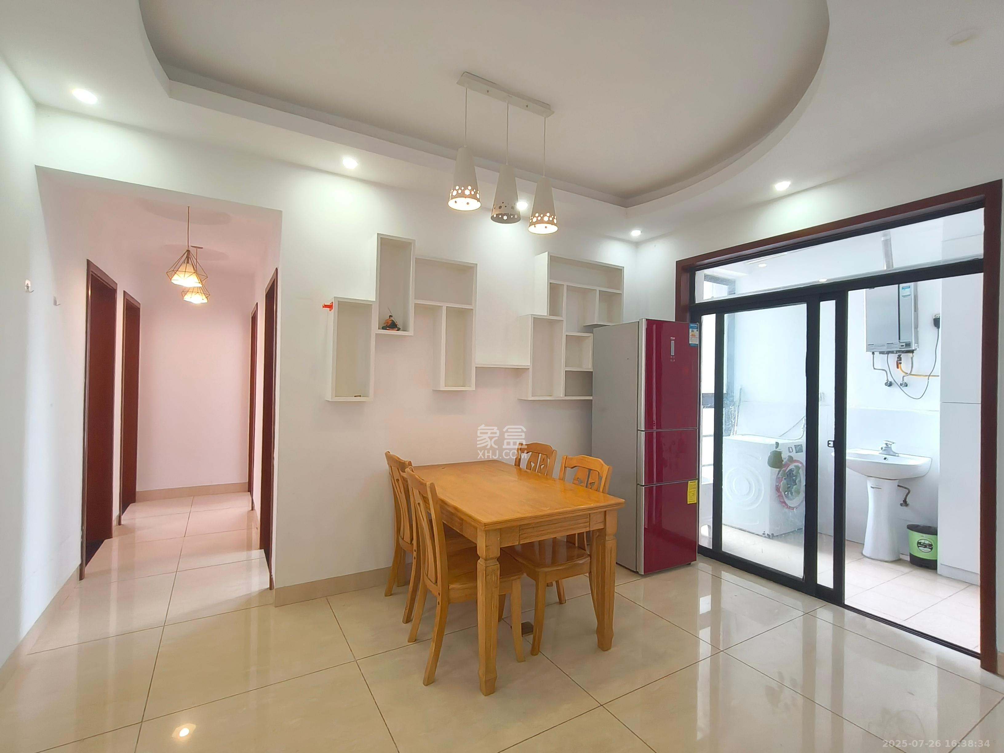 鑫远湘府华城 3室2厅1卫 2580.0元/月 鑫远湘府华城 3室2厅1卫 2580.0元/月室内图