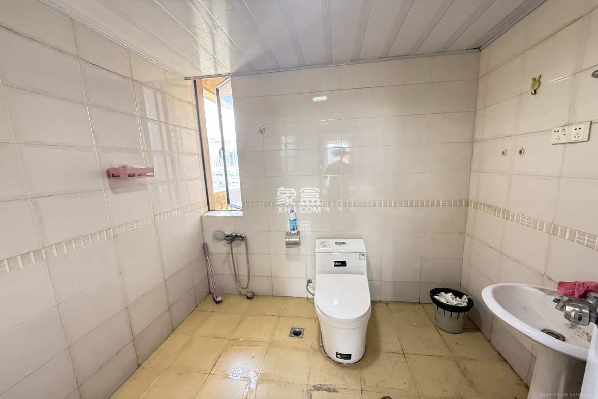 世嘉国际华城  3室2厅2卫    3100.0元/月 世嘉国际华城  3室2厅2卫    3100.0元/月室内图