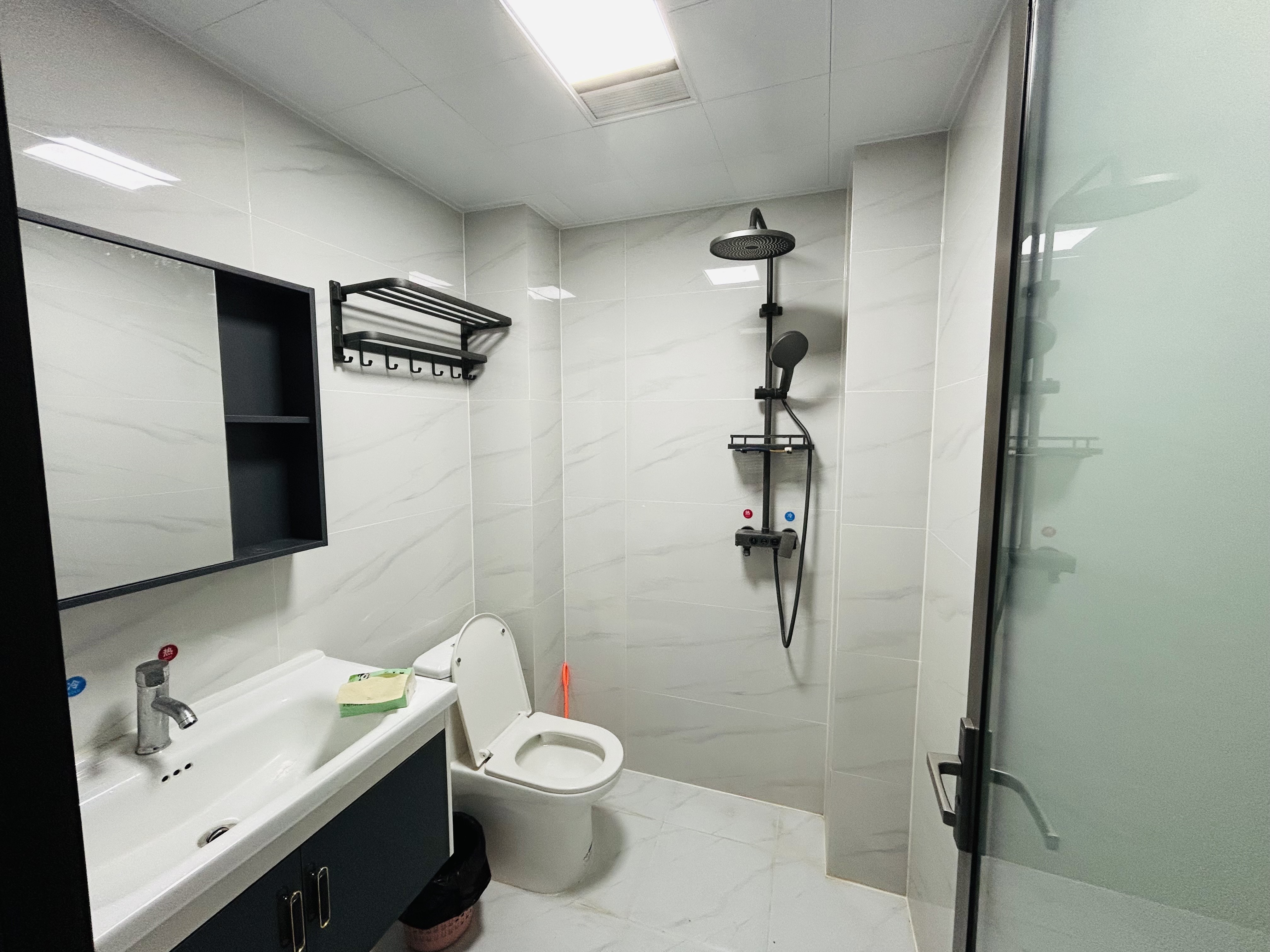 颐乐新村北苑 3室2厅2卫 1500.0元/月 颐乐新村北苑 3室2厅2卫 1500.0元/月室内图