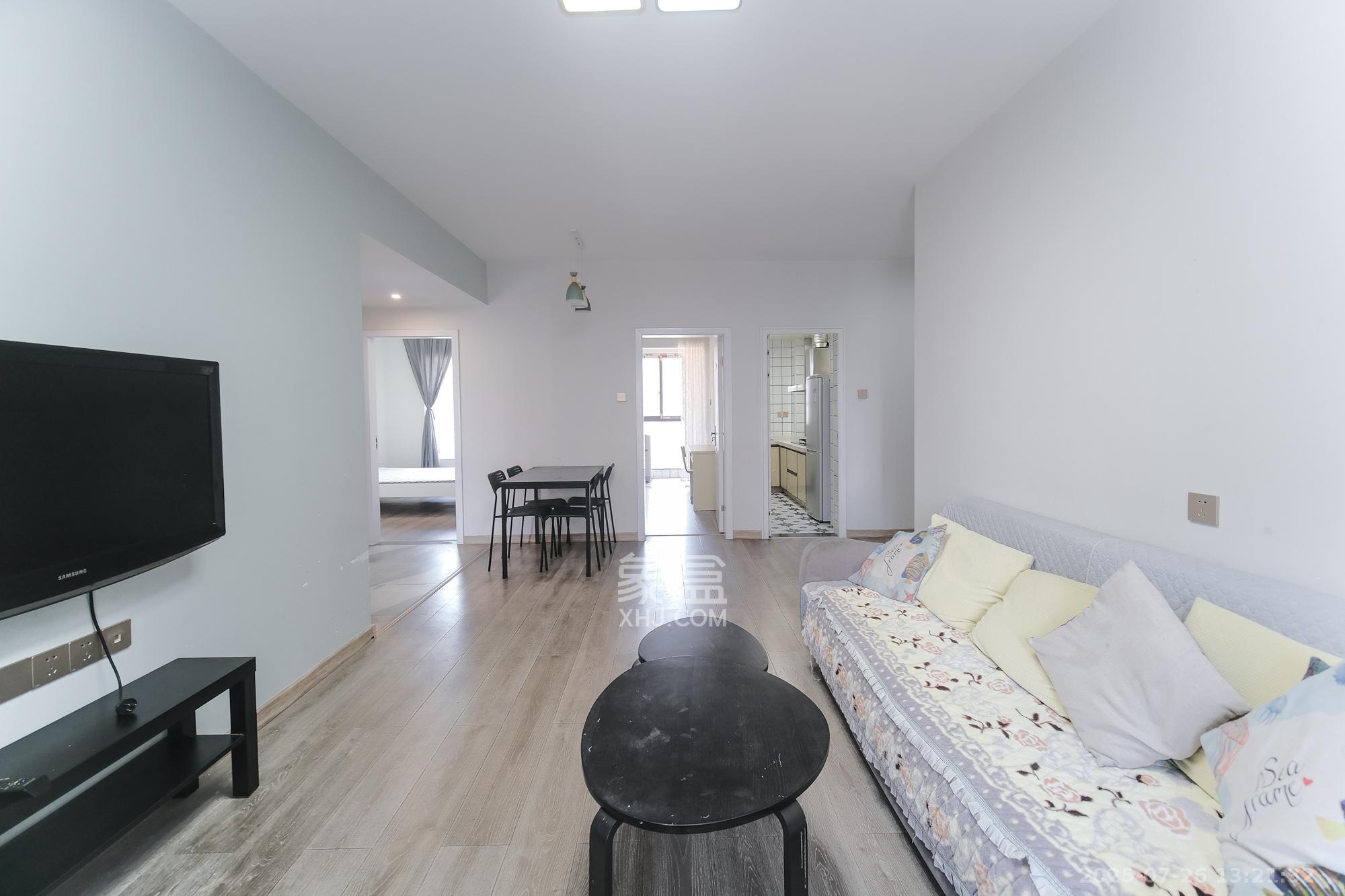 荣盛花语城  3室2厅1卫    68.0万客厅