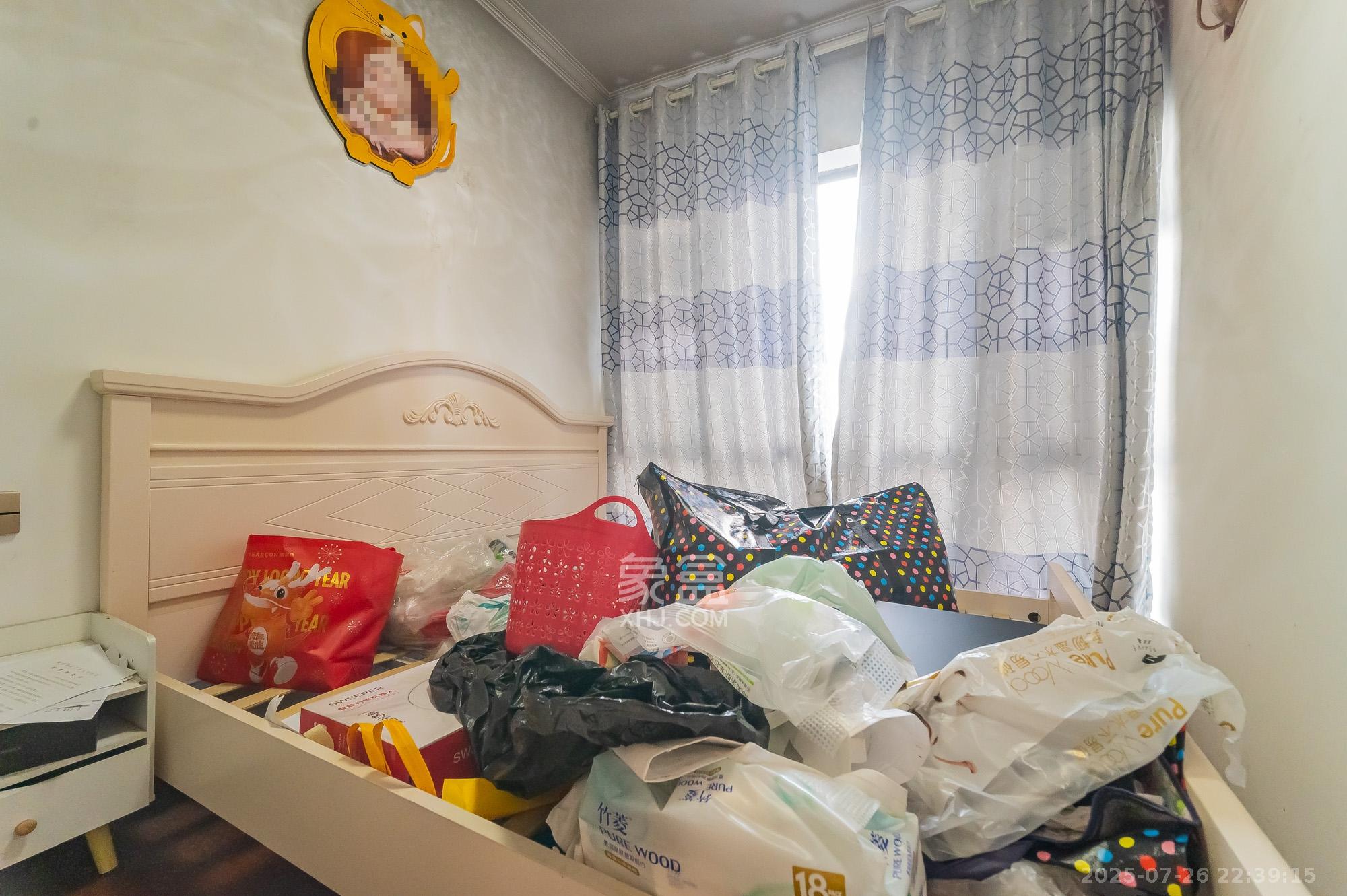 海伦春天  3室2厅1卫    72.8万卧室