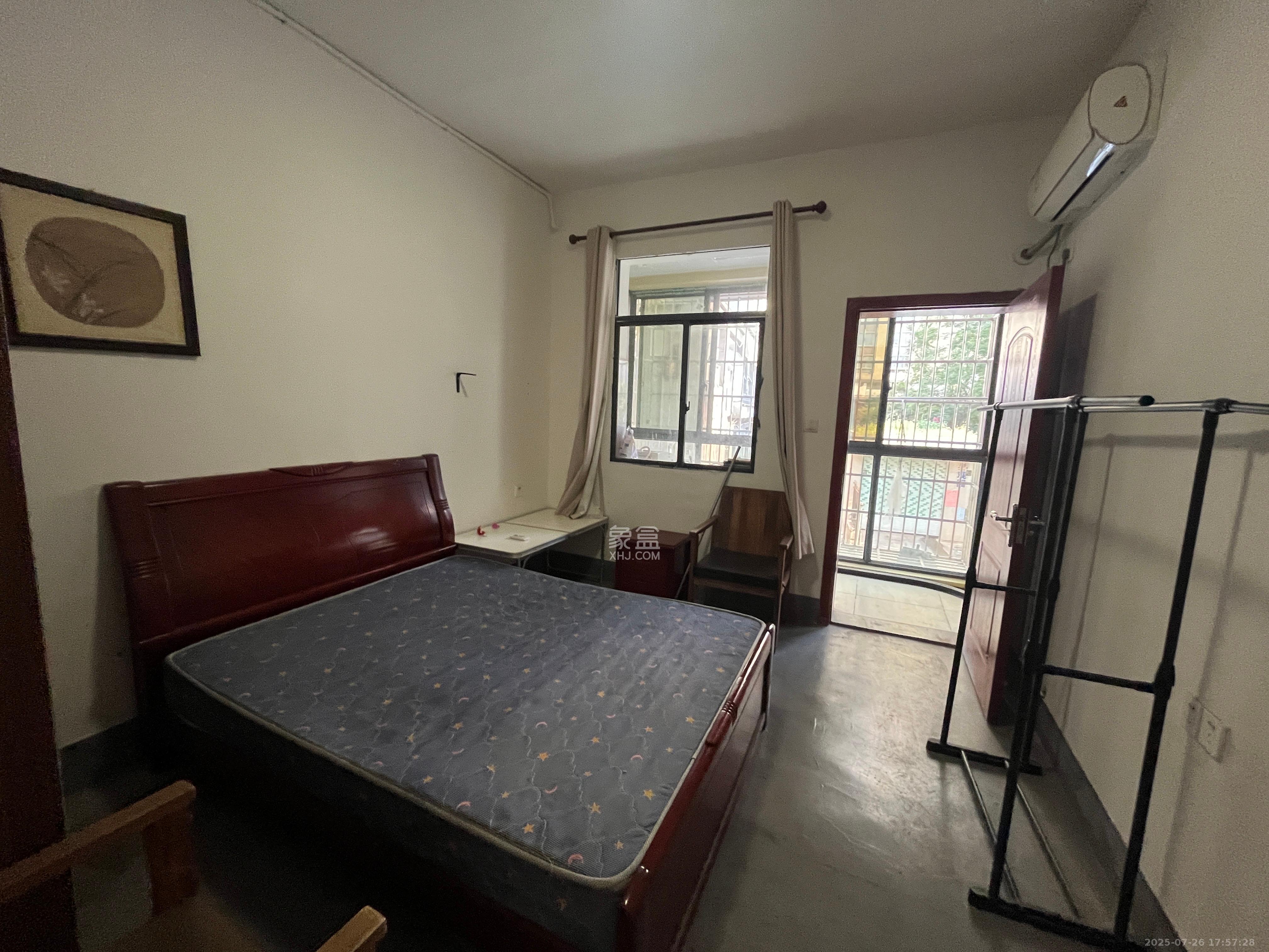 东风二村社区绸厂宿舍 1室1厅1卫 1600.0元/月 东风二村社区绸厂宿舍 1室1厅1卫 1600.0元/月室内图