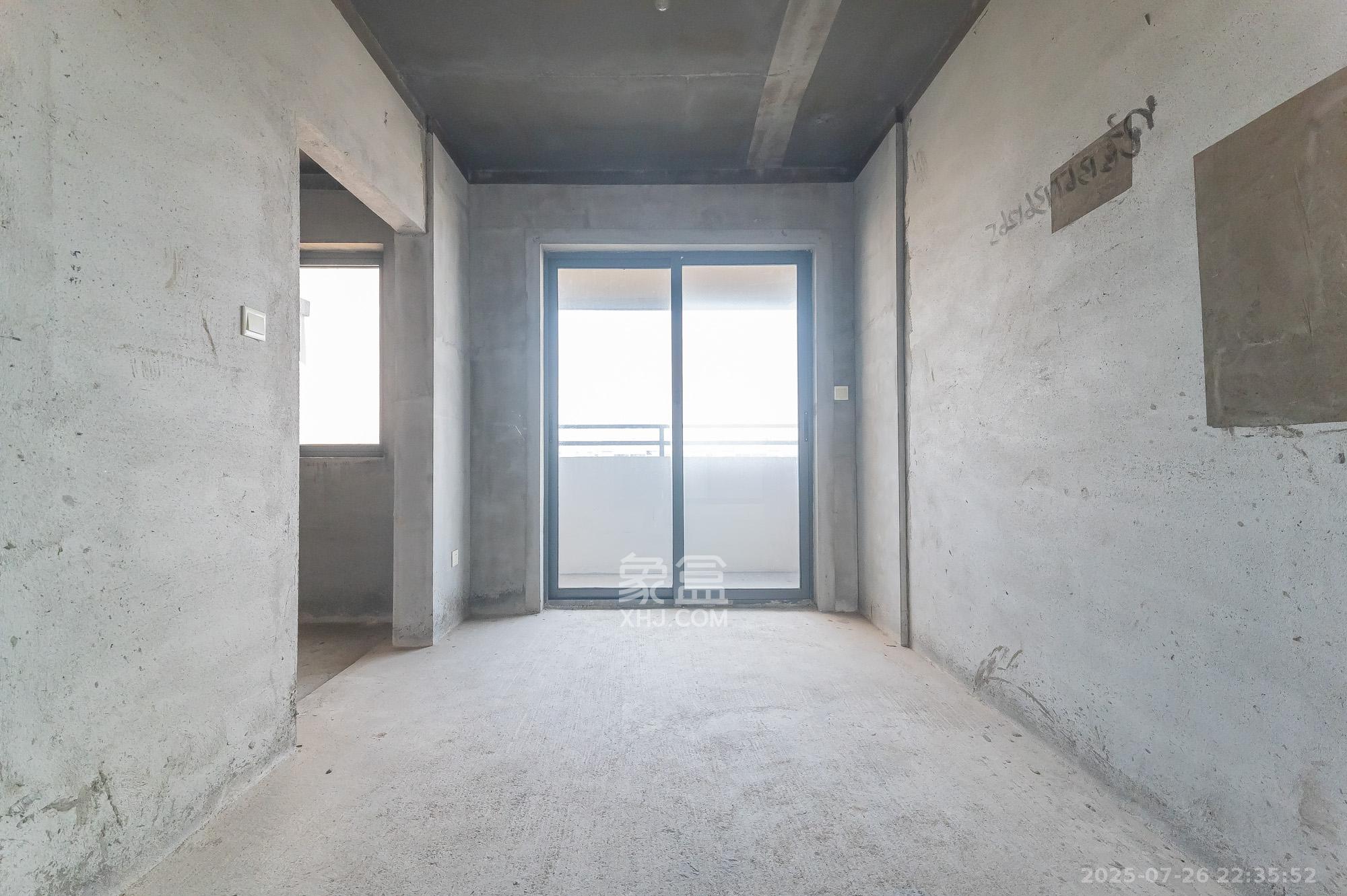 中建悦和城  4室2厅2卫   128.80万客厅