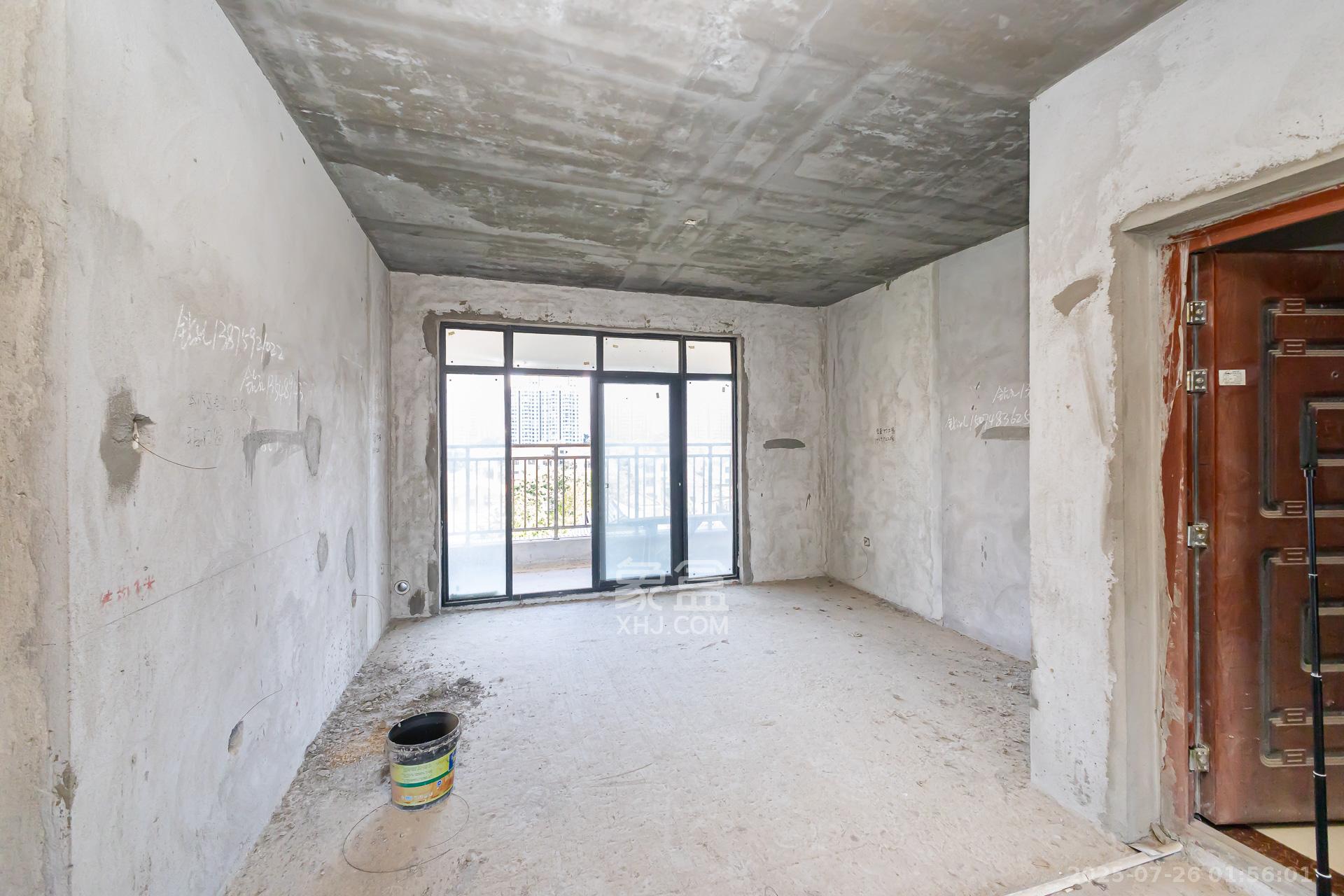 润和之悦（金泽园）  4室2厅2卫    72.0万客厅