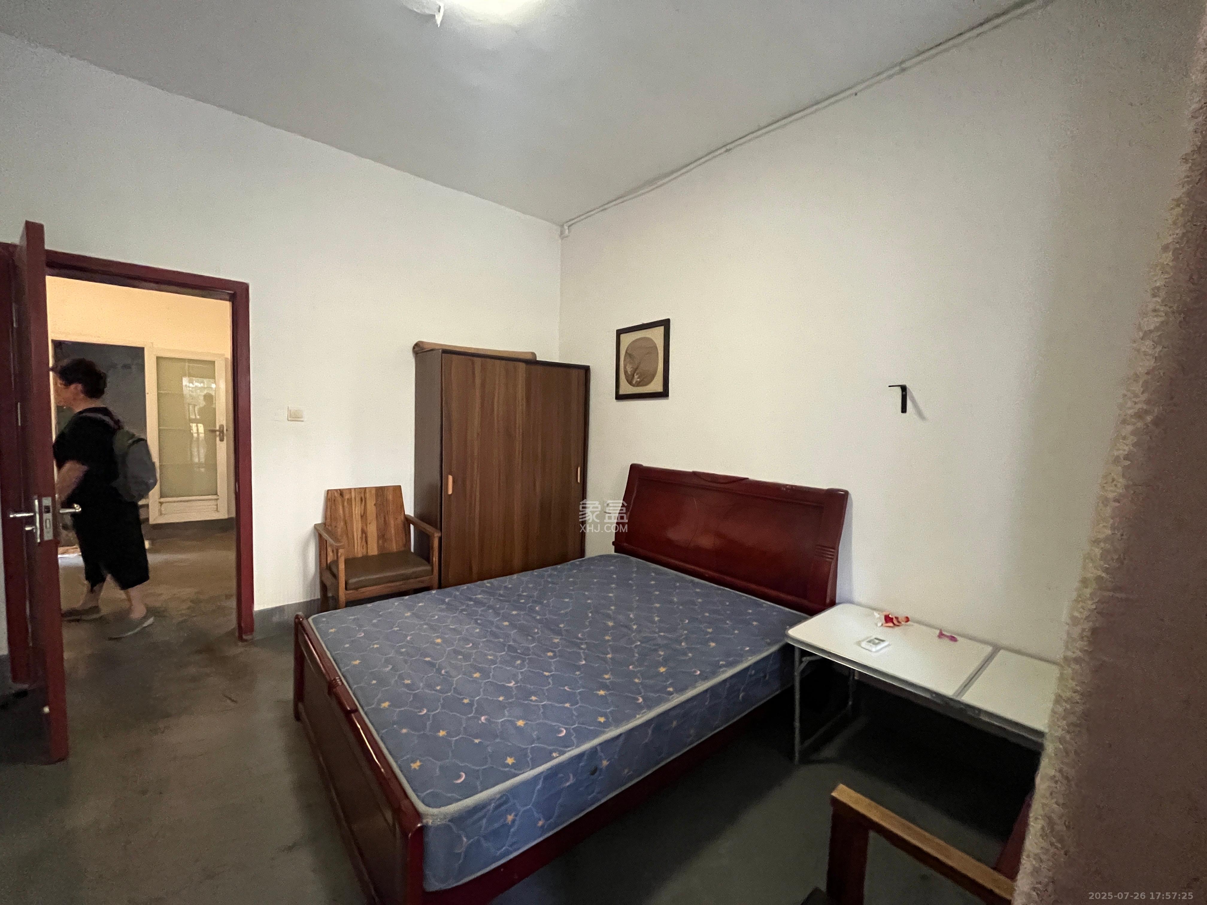 东风二村社区绸厂宿舍 1室1厅1卫 1600.0元/月 东风二村社区绸厂宿舍 1室1厅1卫 1600.0元/月室内图