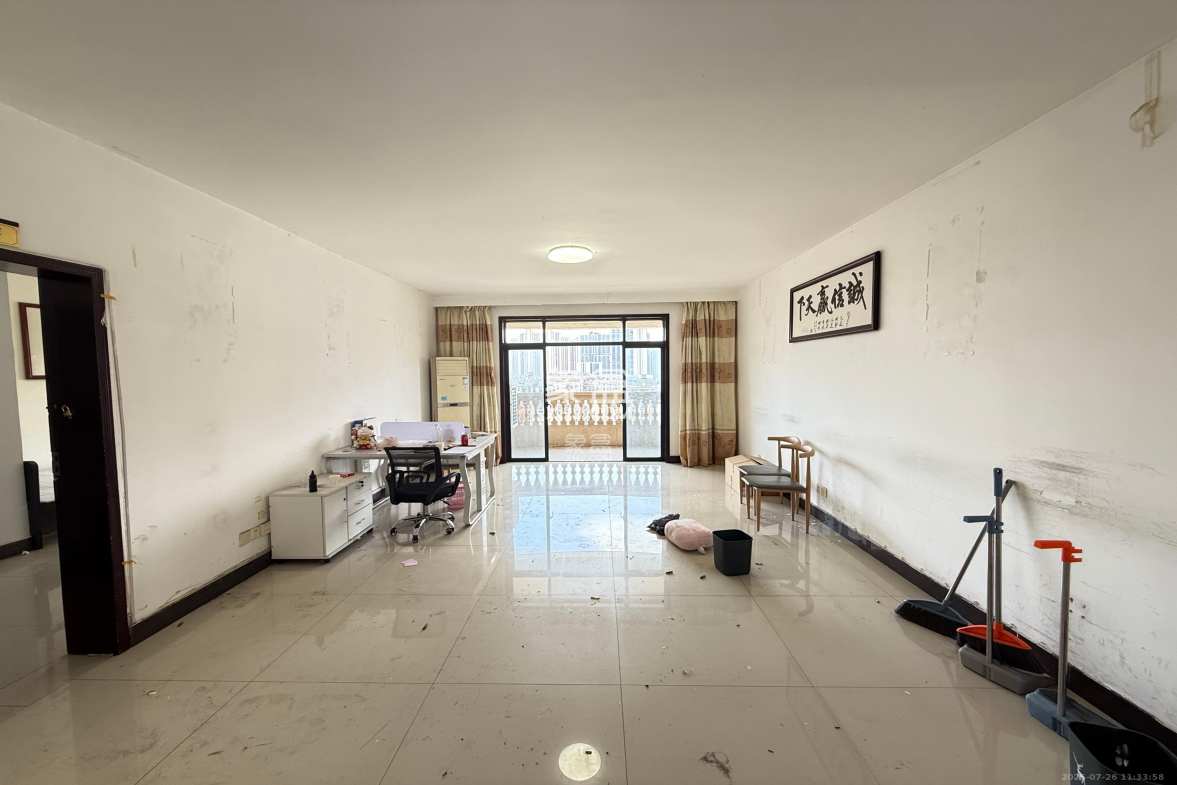 世嘉国际华城  3室2厅2卫    3100.0元/月 世嘉国际华城  3室2厅2卫    3100.0元/月室内图