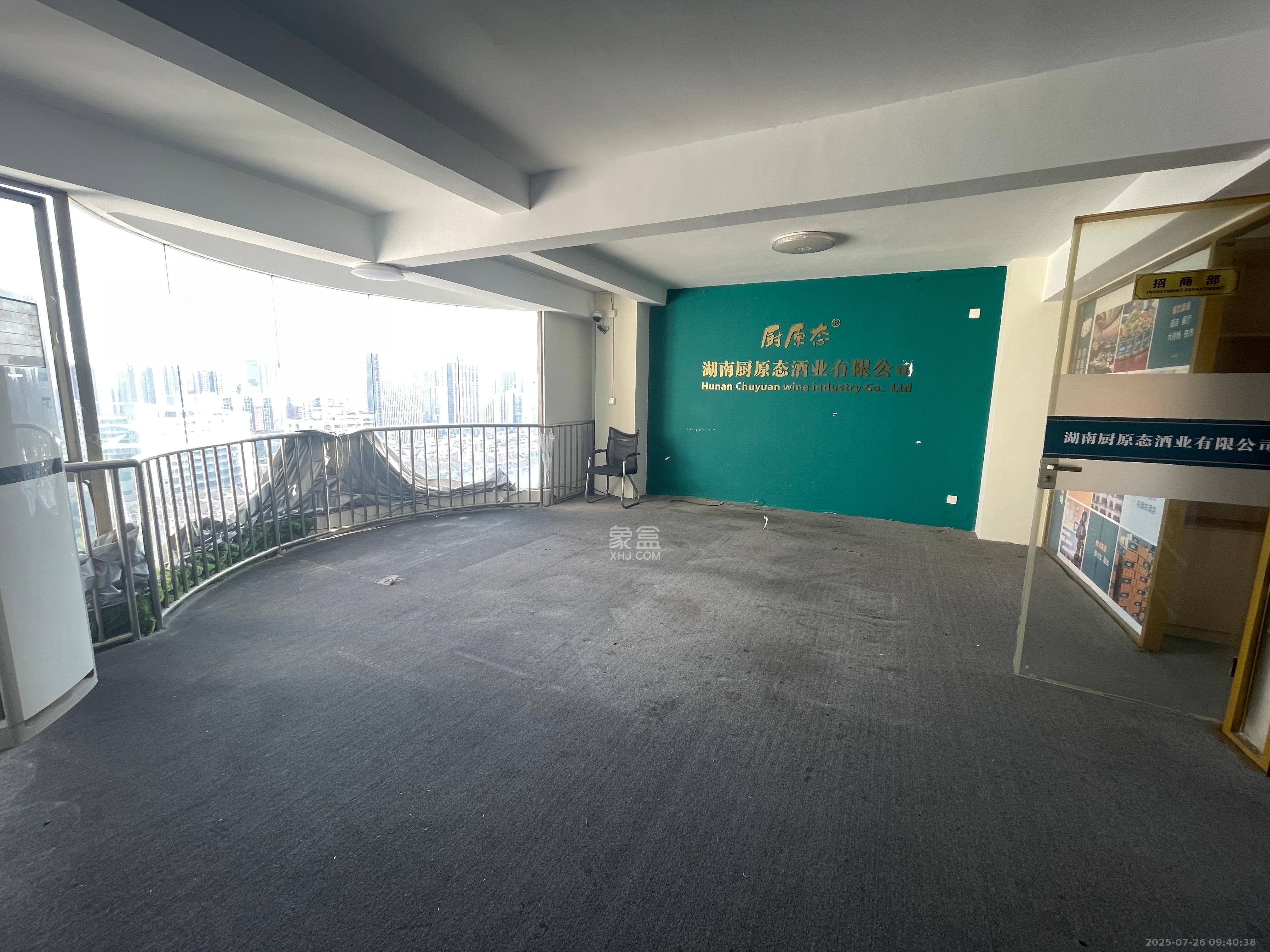 蔚蓝天空 4室2厅1卫 3800.0元/月 蔚蓝天空 4室2厅1卫 3800.0元/月室内图