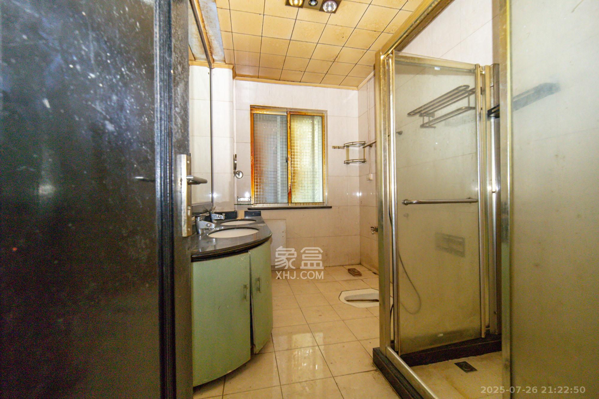 泰格林纸  6室2厅6卫    498.0万 泰格林纸  6室2厅6卫    498.0万卫生间