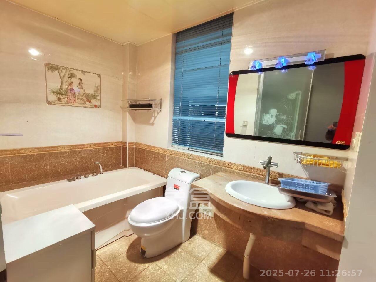山语城一期  3室2厅2卫   2000.00元/月室内图