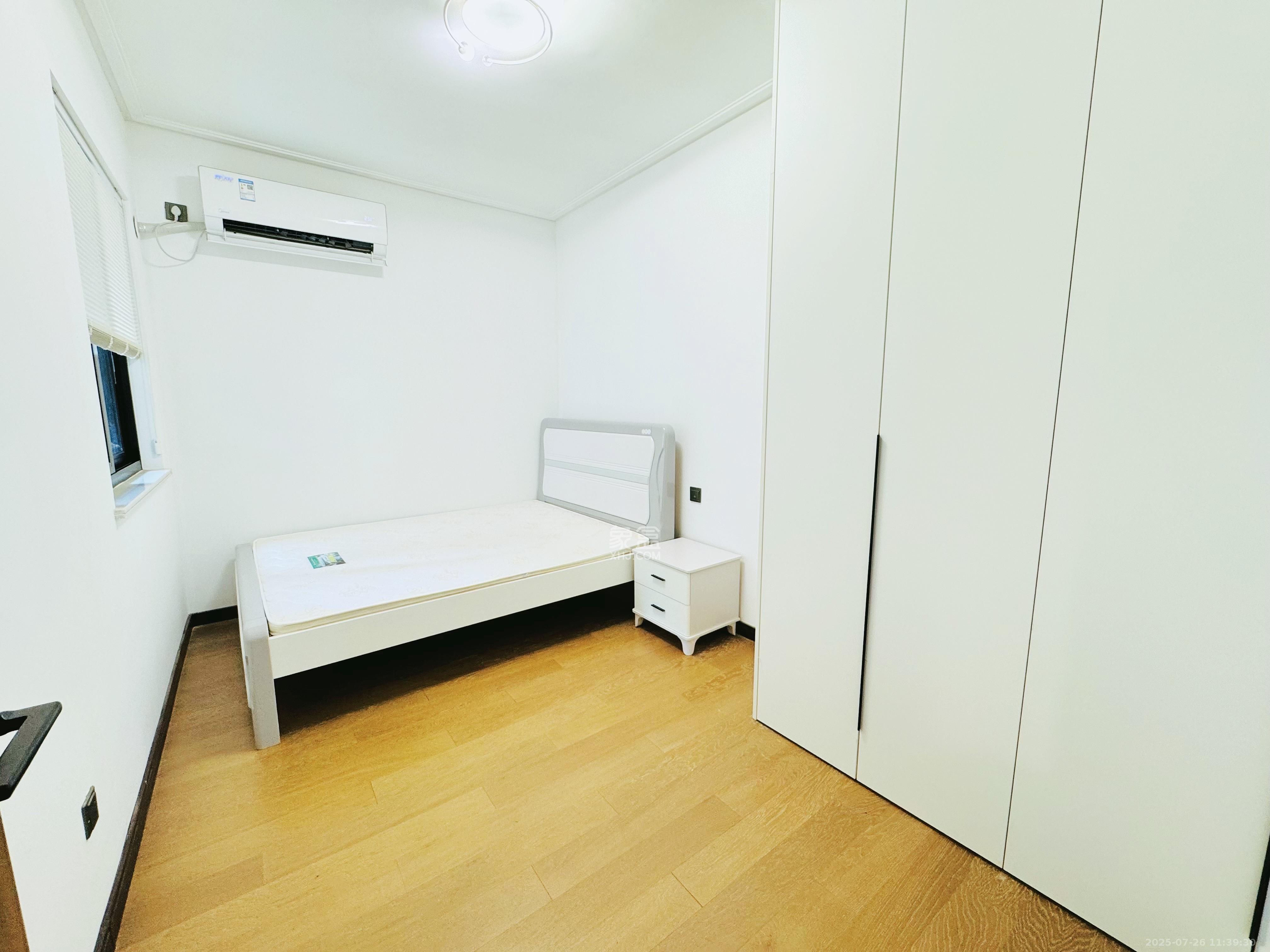 卓越中寰  3室2厅2卫   4500.00元/月室内图