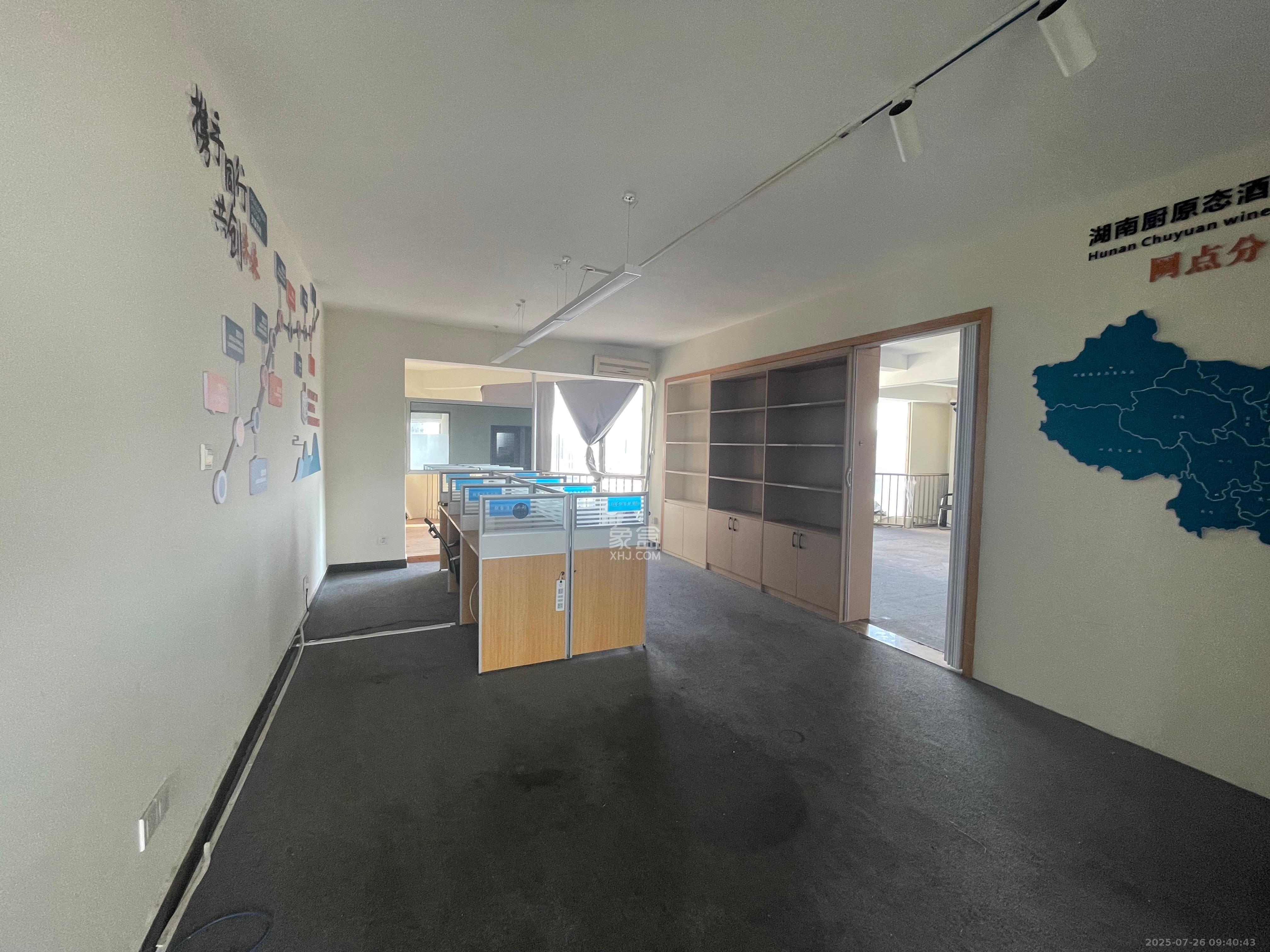 蔚蓝天空  4室2厅1卫   3800.00元/月室内图