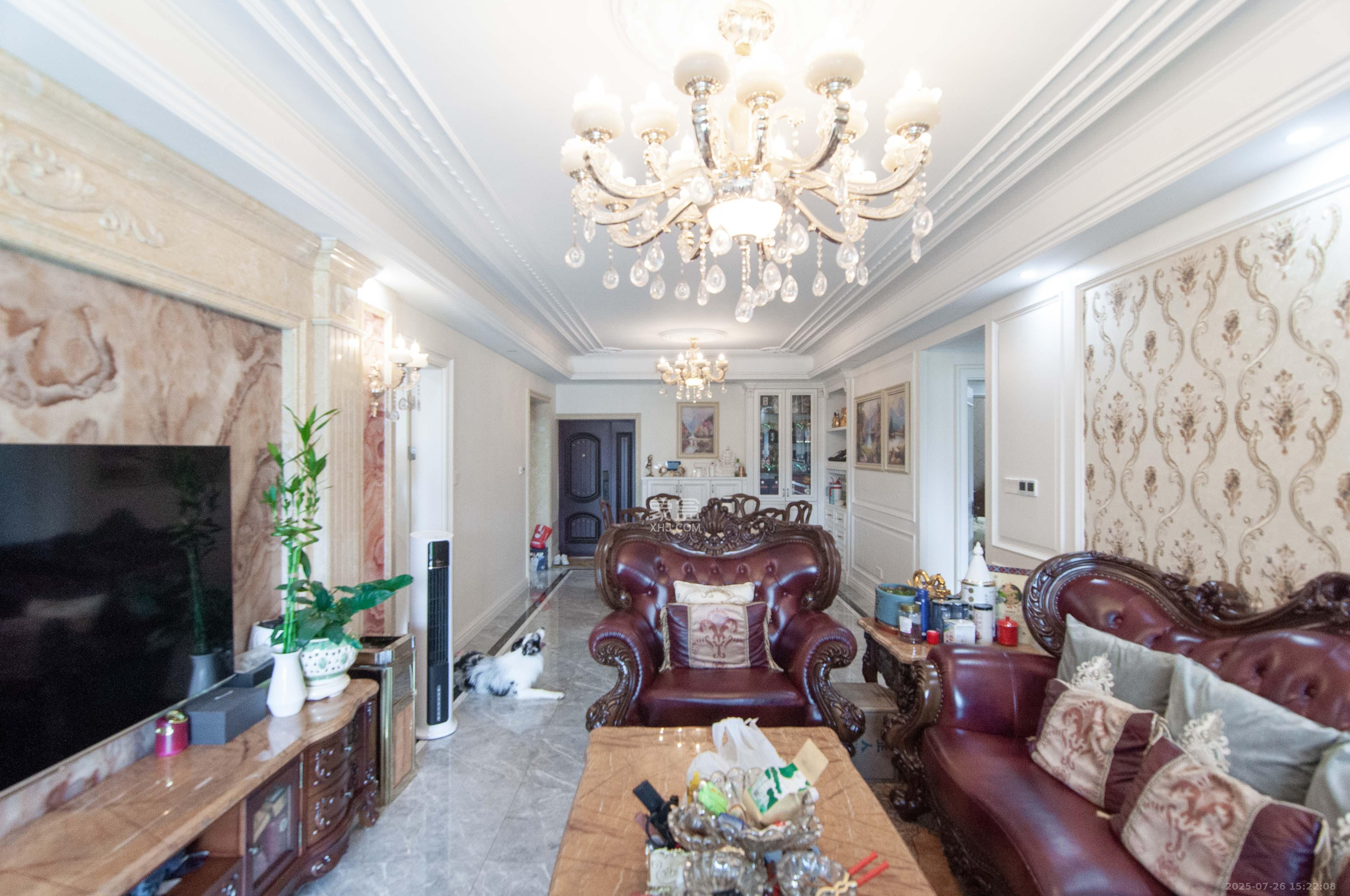 恩瑞御西湖  4室2厅2卫    245.0万客厅