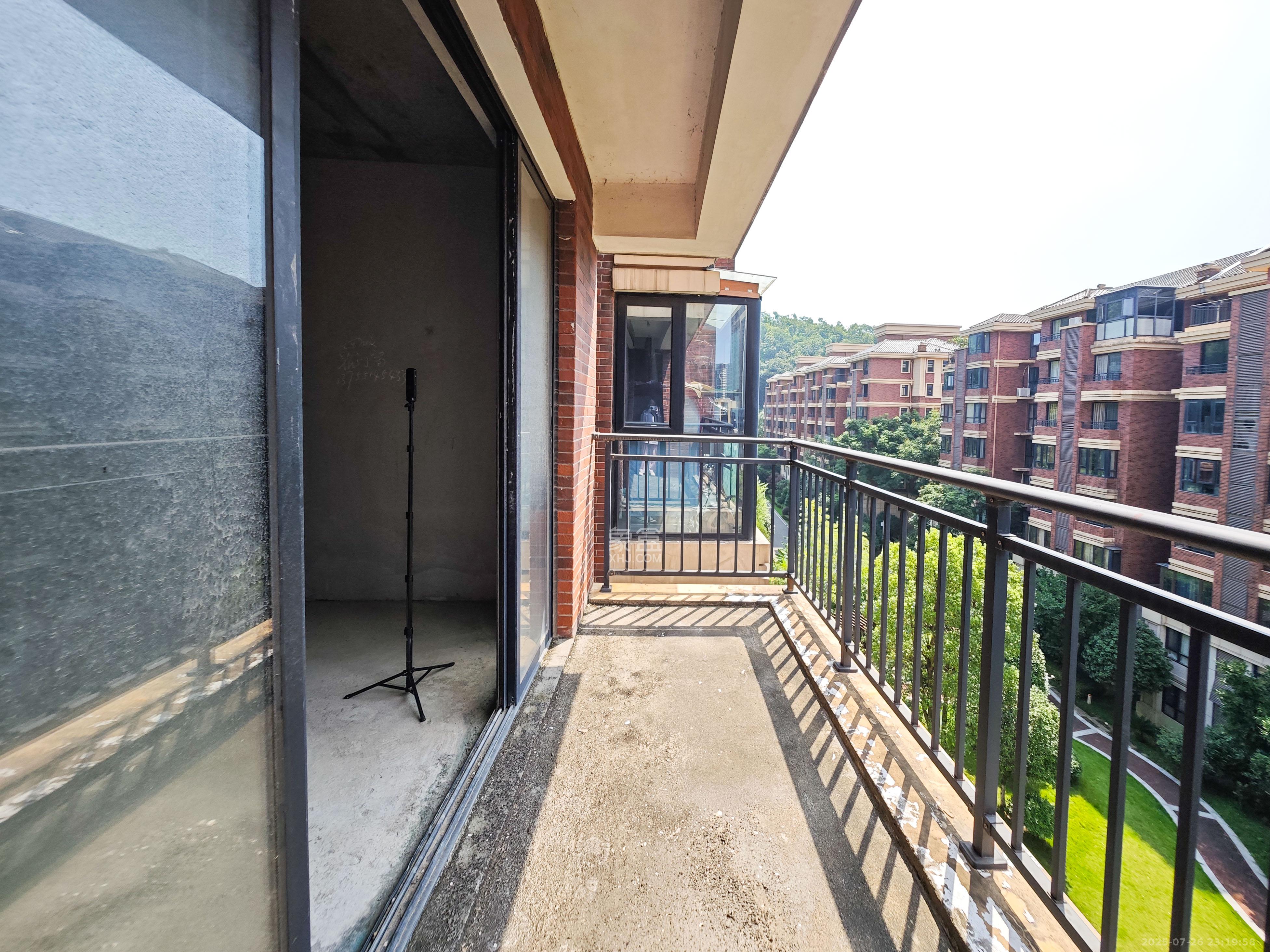 顺天御岭 4室2厅2卫 110.0万 顺天御岭 4室2厅2卫 110.0万阳台