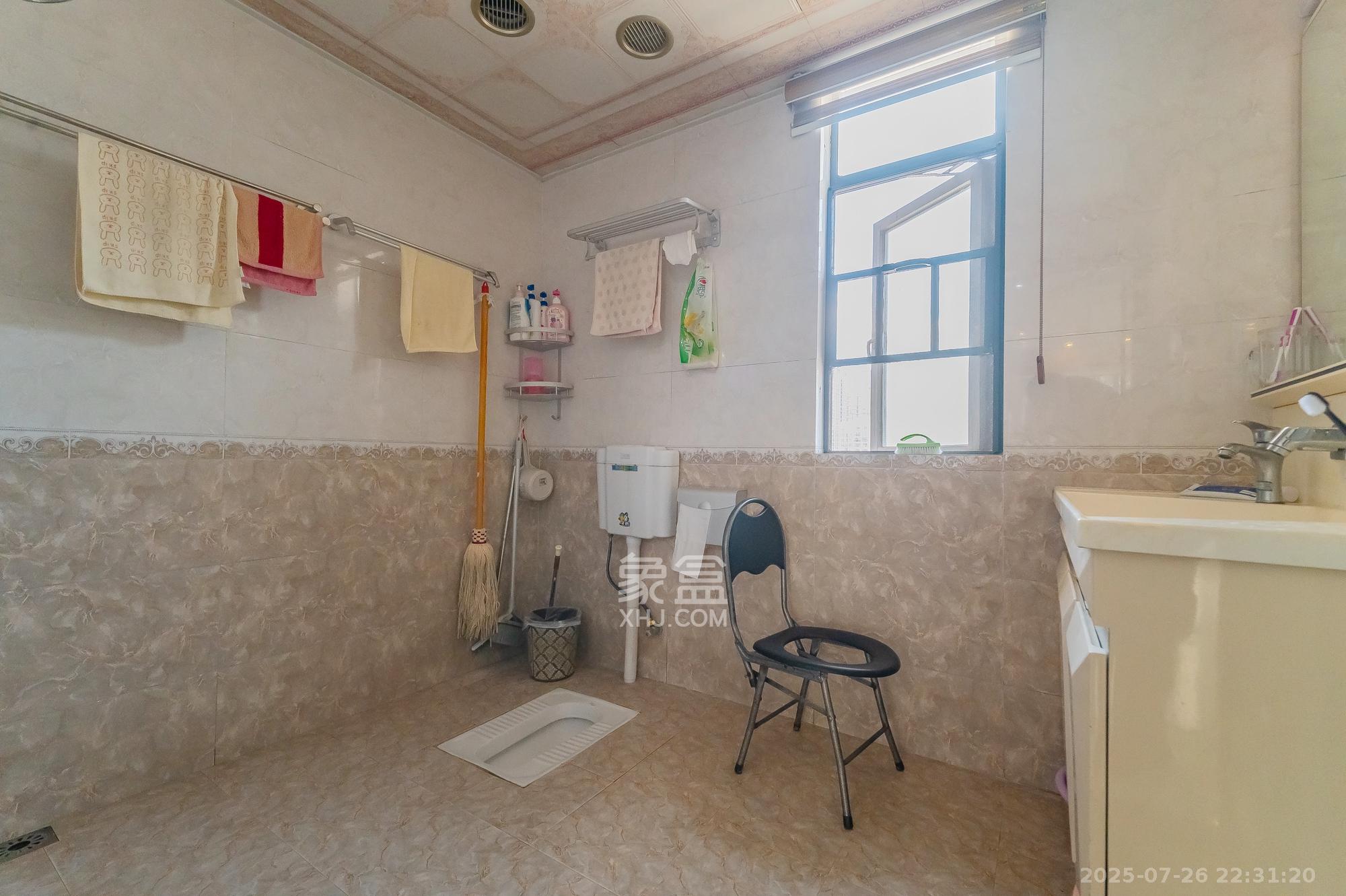 蓝山郡 3室2厅1卫 93.0万 蓝山郡 3室2厅1卫 93.0万卫生间