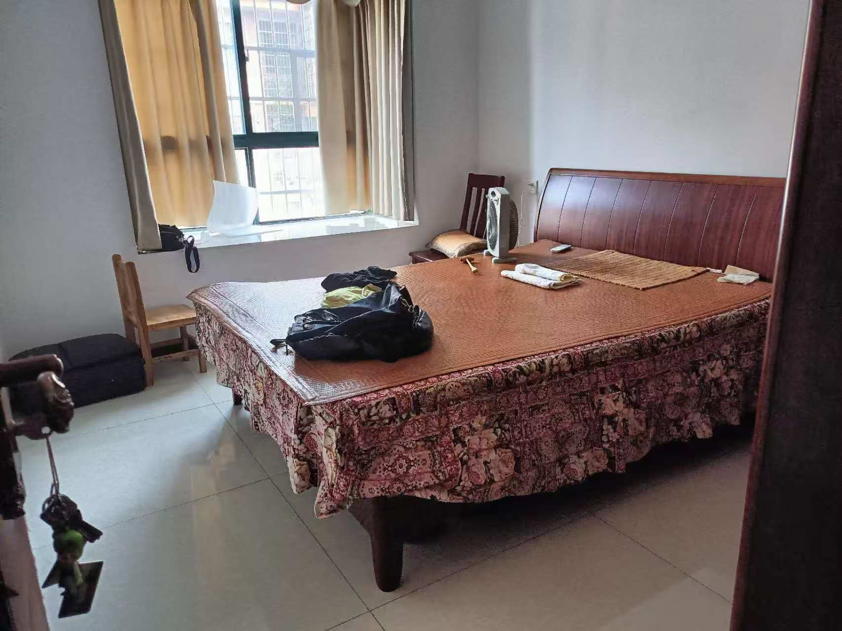 香槟花苑  3室2厅2卫    1200.0元/月室内图