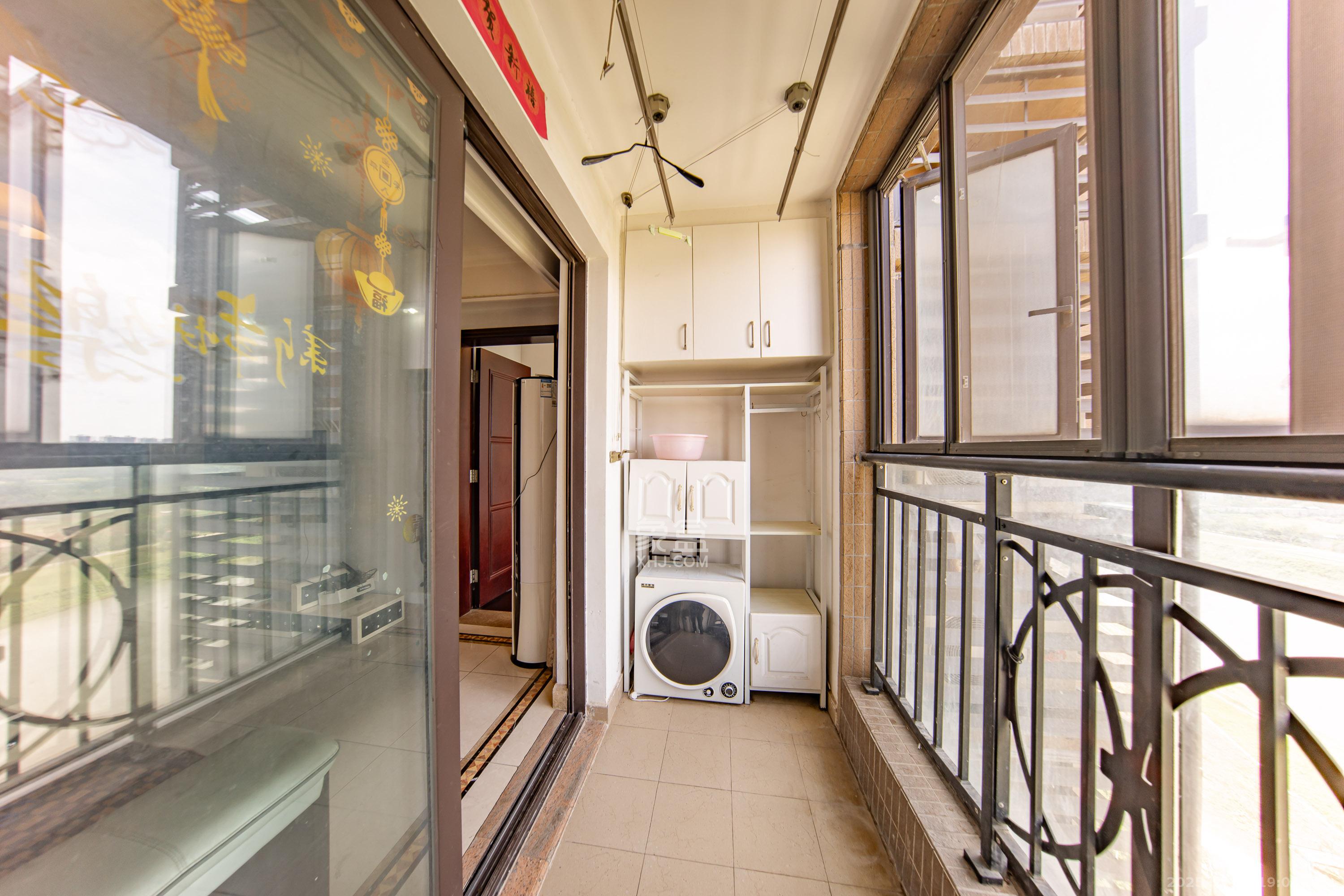 中海国际一期 3室2厅1卫 72.0万 中海国际一期 3室2厅1卫 72.0万阳台