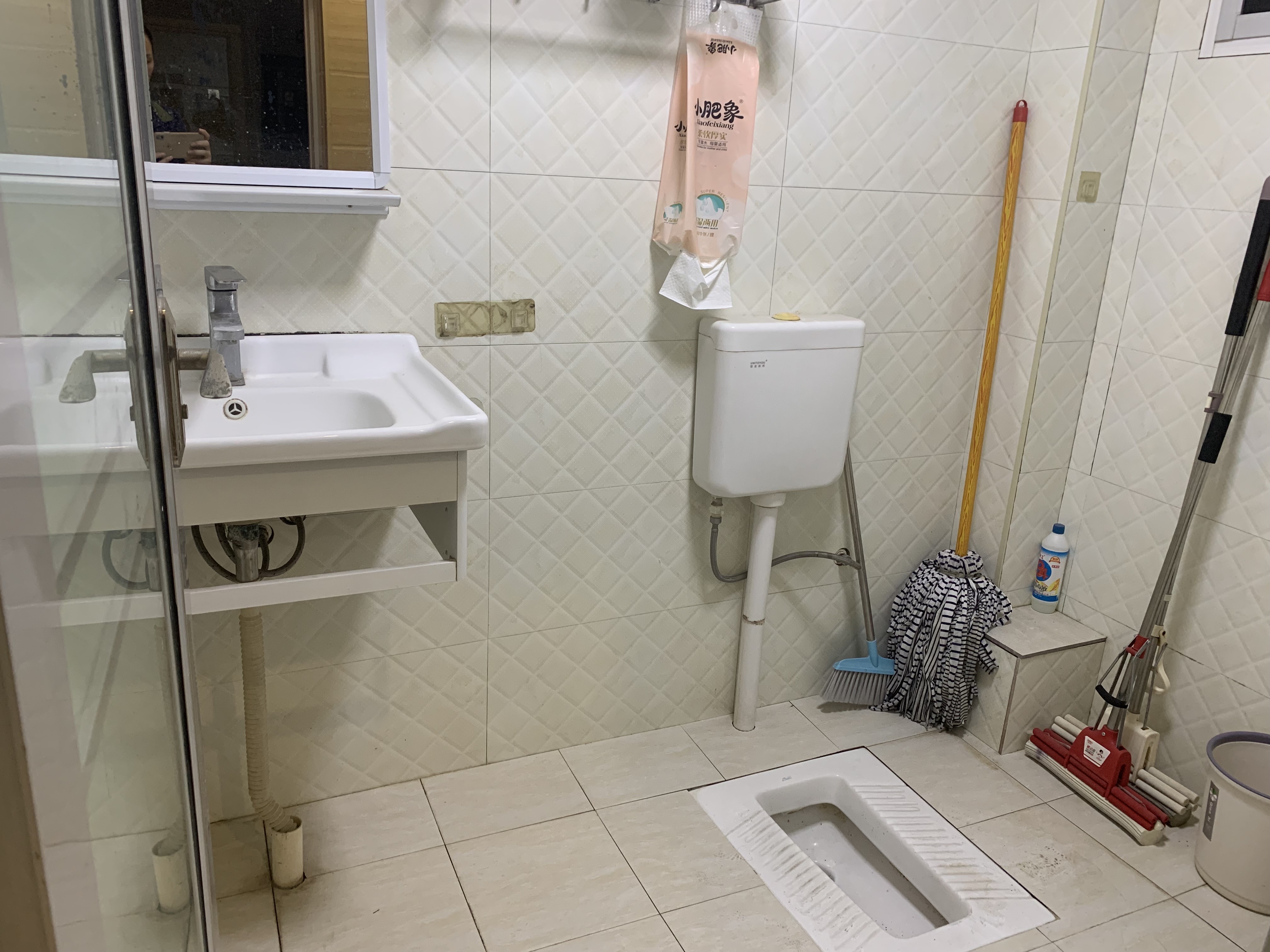 金柘小区  2室1厅1卫   1200.00元/月室内图