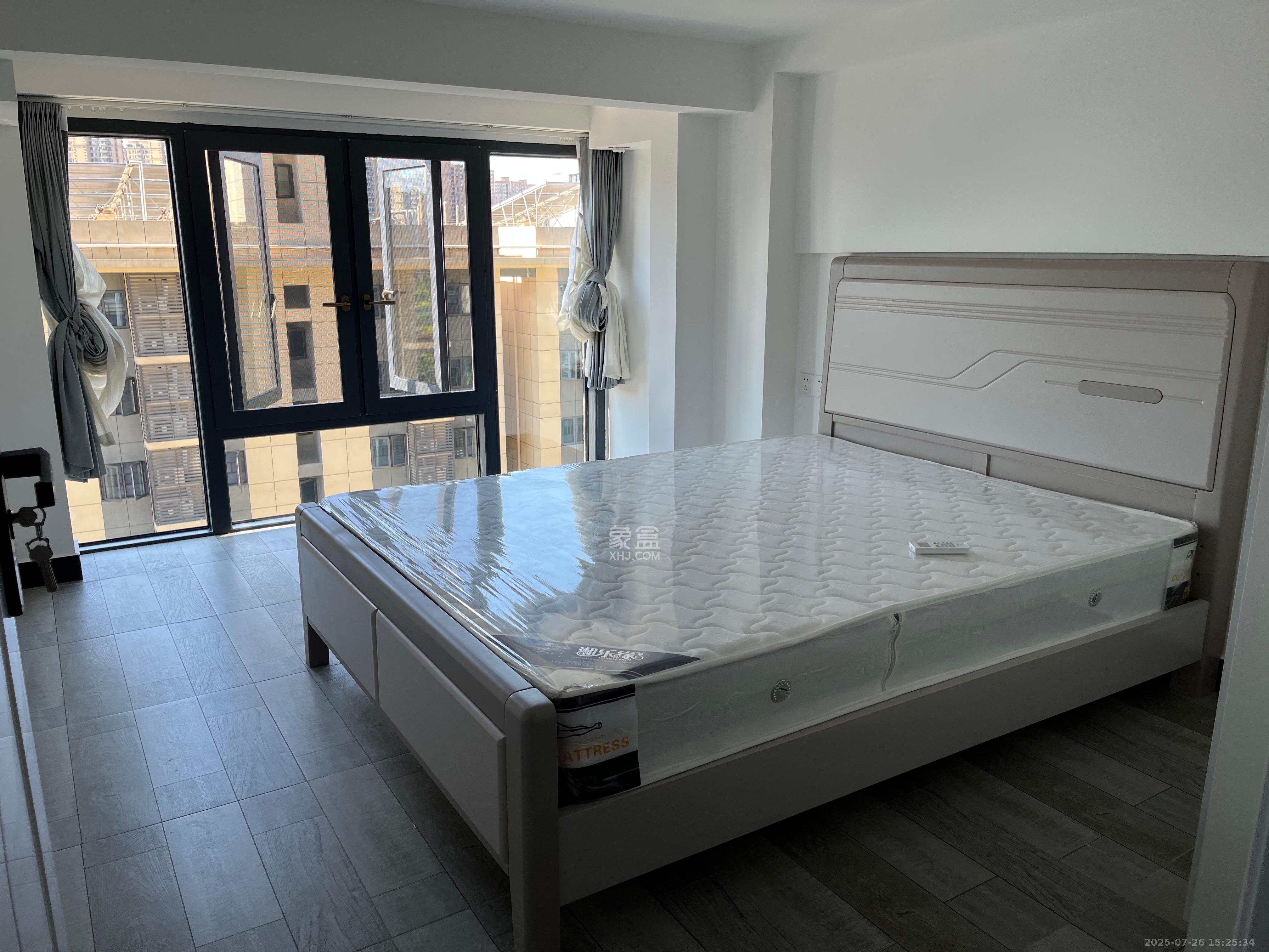 万科金色麦田  3室2厅2卫    2300.0元/月室内图