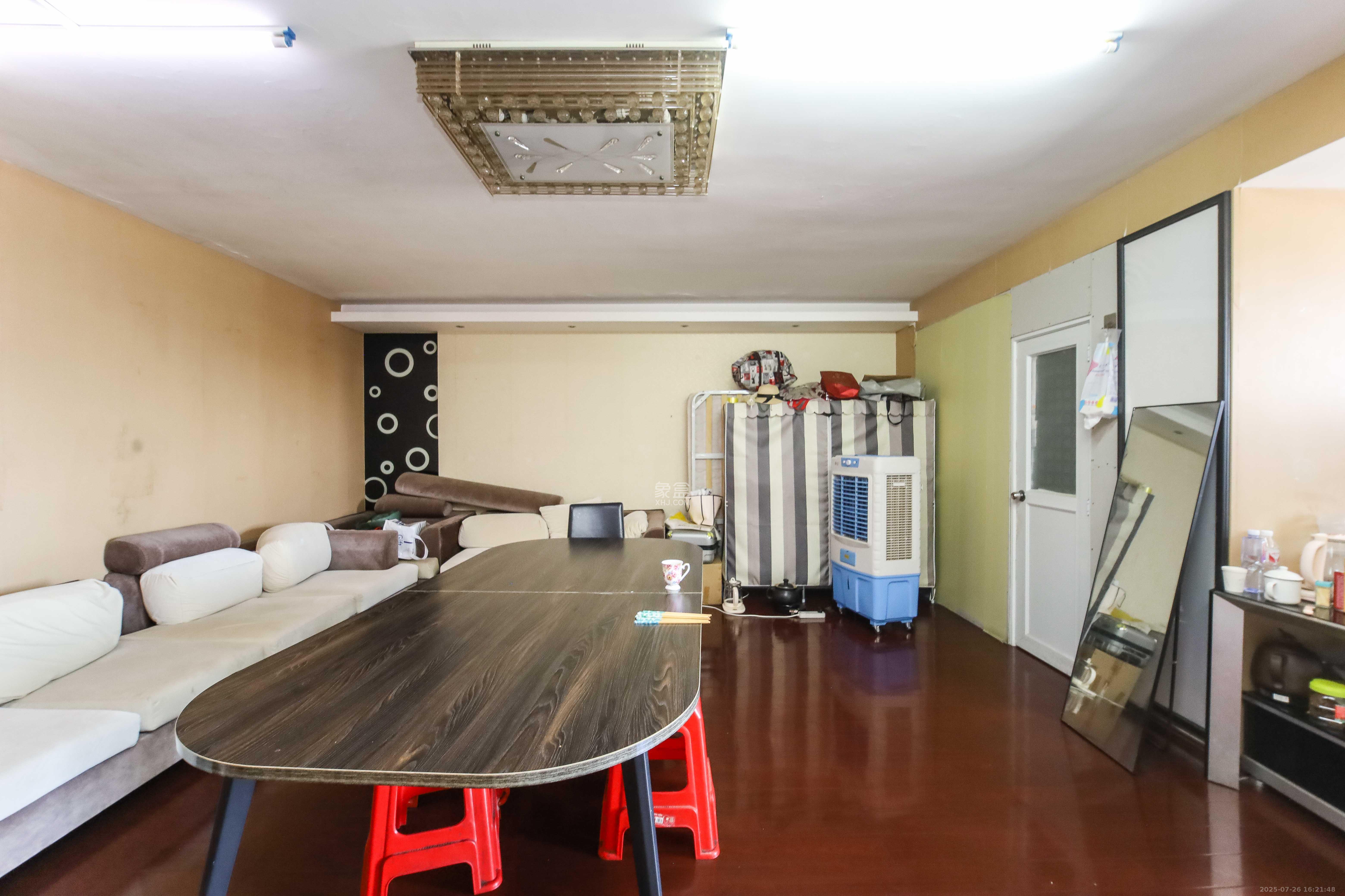 高桥现代商贸城 3室2厅2卫 79.8万 高桥现代商贸城 3室2厅2卫 79.8万客厅