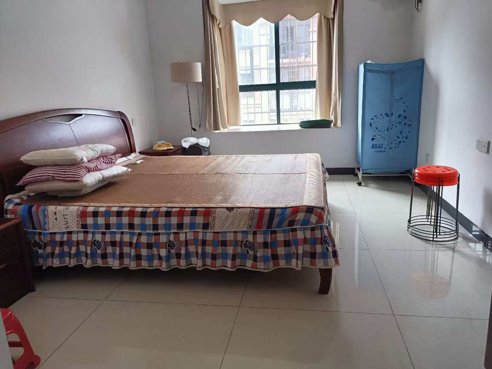 香槟花苑 3室2厅2卫 1200.0元/月 香槟花苑 3室2厅2卫 1200.0元/月室内图