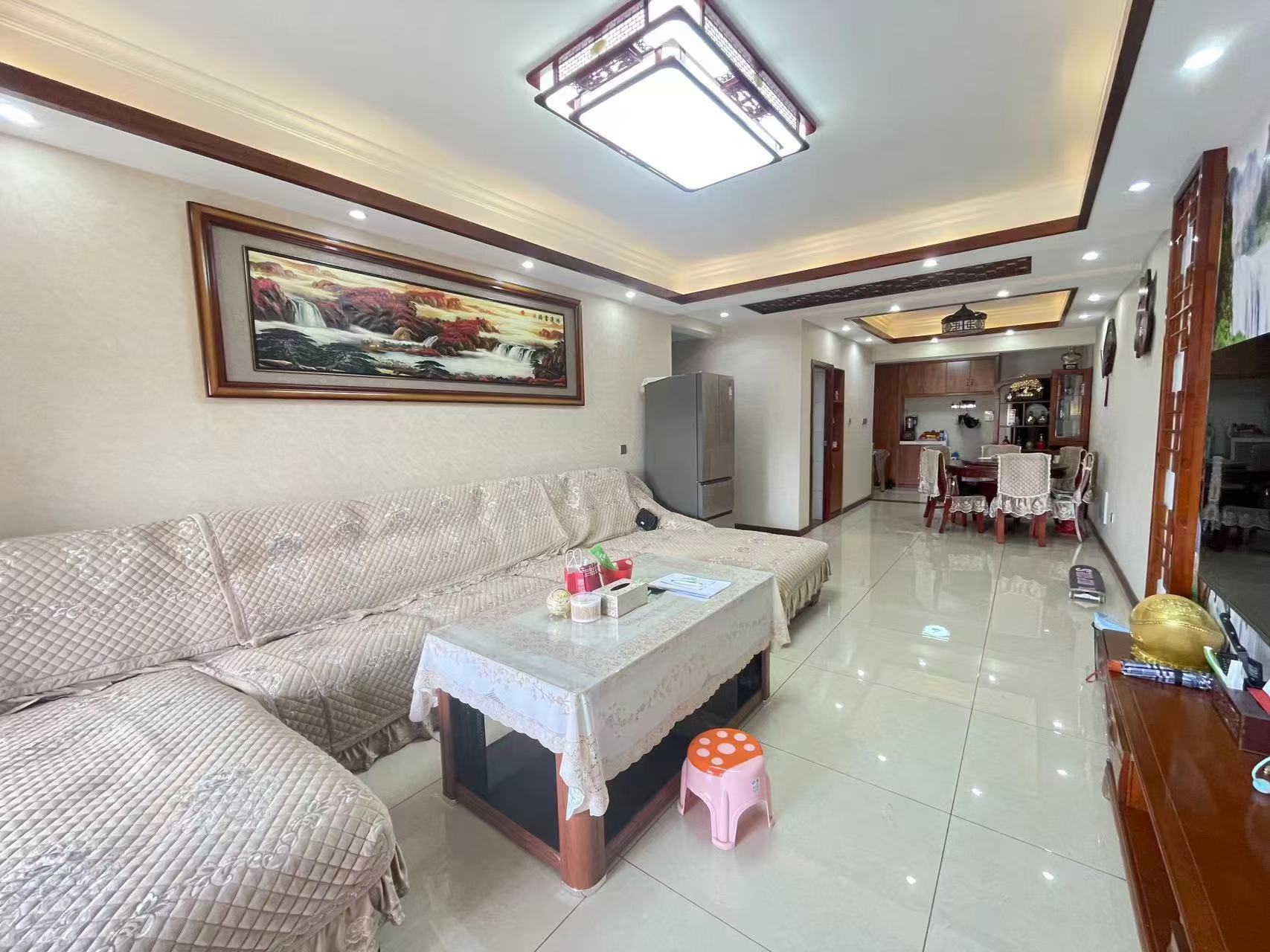 江山花苑  4室2厅2卫    2000.0元/月 江山花苑  4室2厅2卫    2000.0元/月室内图