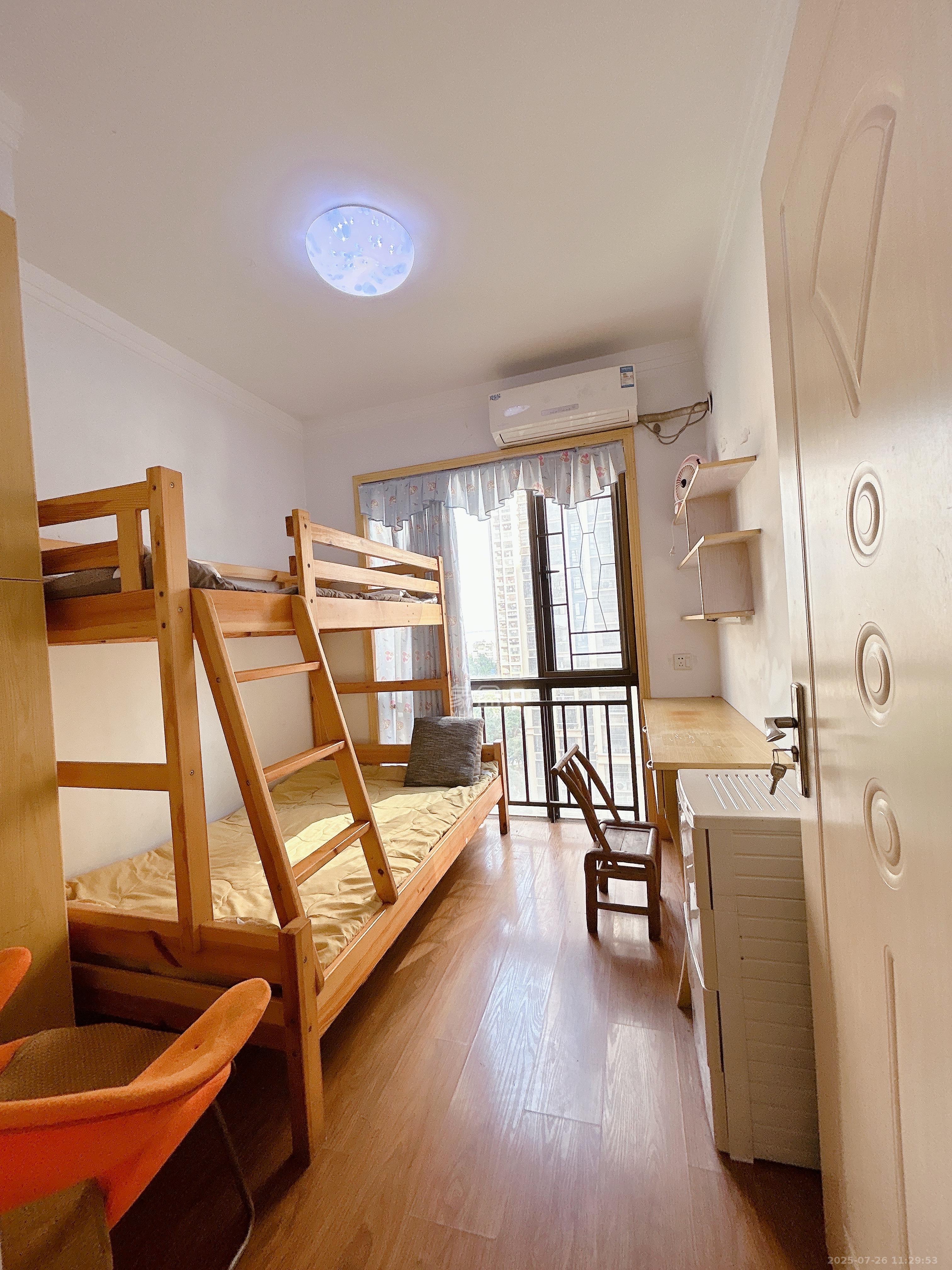 旭辉华庭 3室2厅2卫 1800.0元/月 旭辉华庭 3室2厅2卫 1800.0元/月室内图