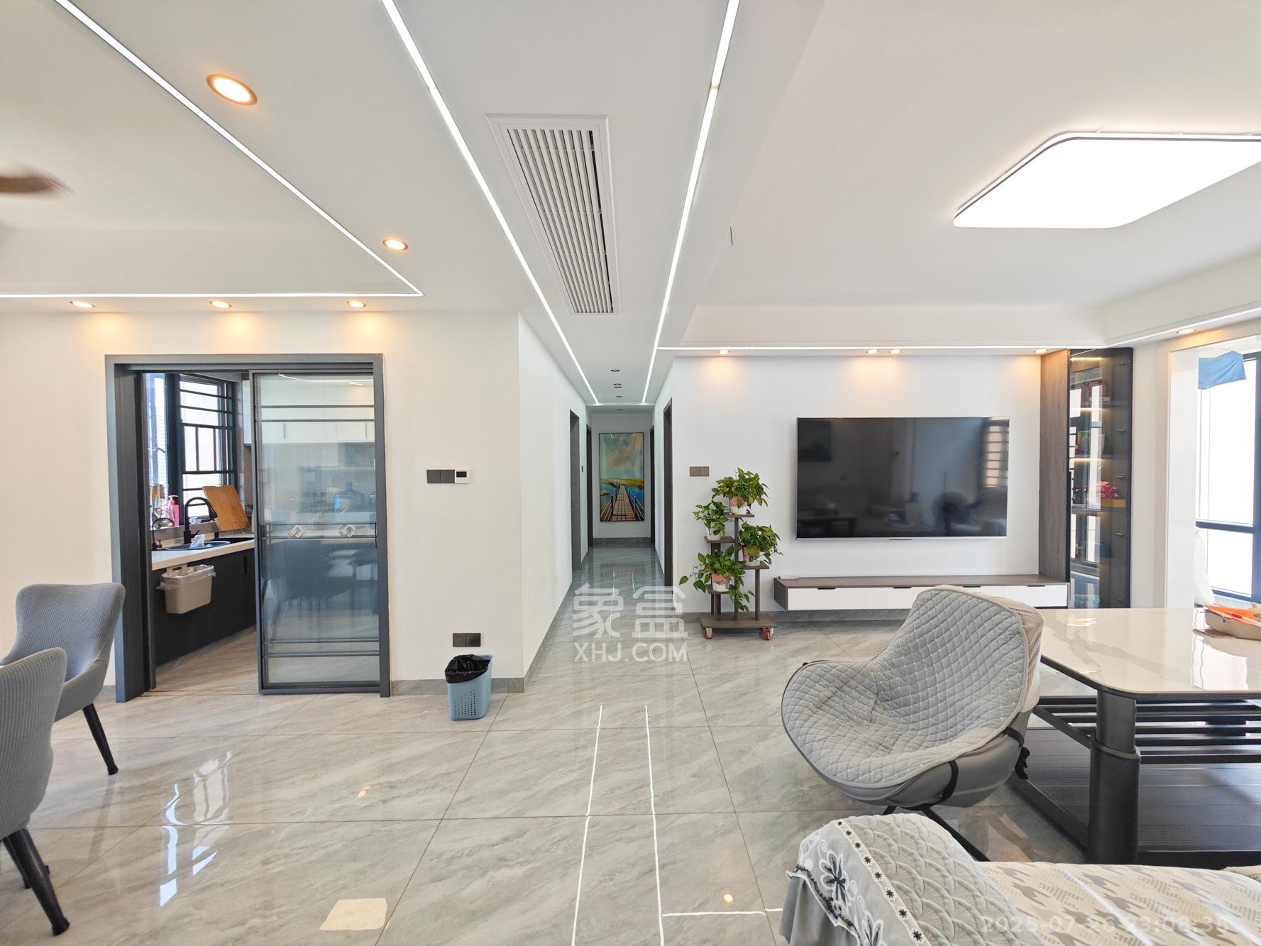 星发东宸花园 4室2厅2卫 111.8万 星发东宸花园 4室2厅2卫 111.8万客厅