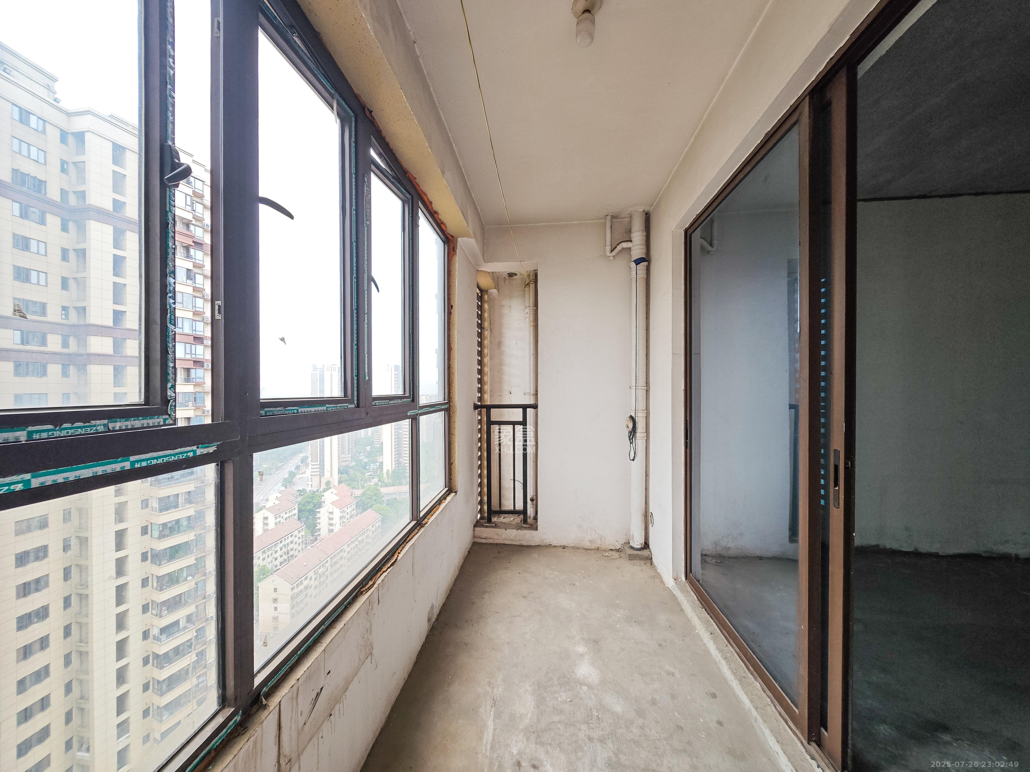 山语城三期  3室2厅2卫    82.0万 山语城三期  3室2厅2卫    82.0万阳台