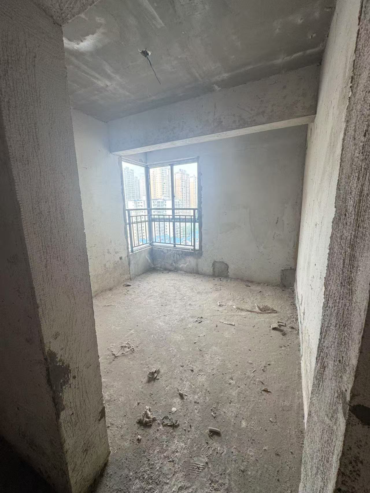 龙泰熙城  3室2厅2卫   42.80万客厅