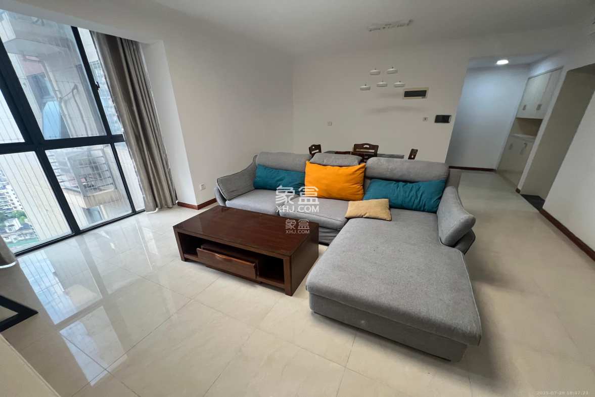 钱隆首府(福晟御园)  3室2厅2卫    3500.0元/月 钱隆首府(福晟御园)  3室2厅2卫    3500.0元/月室内图