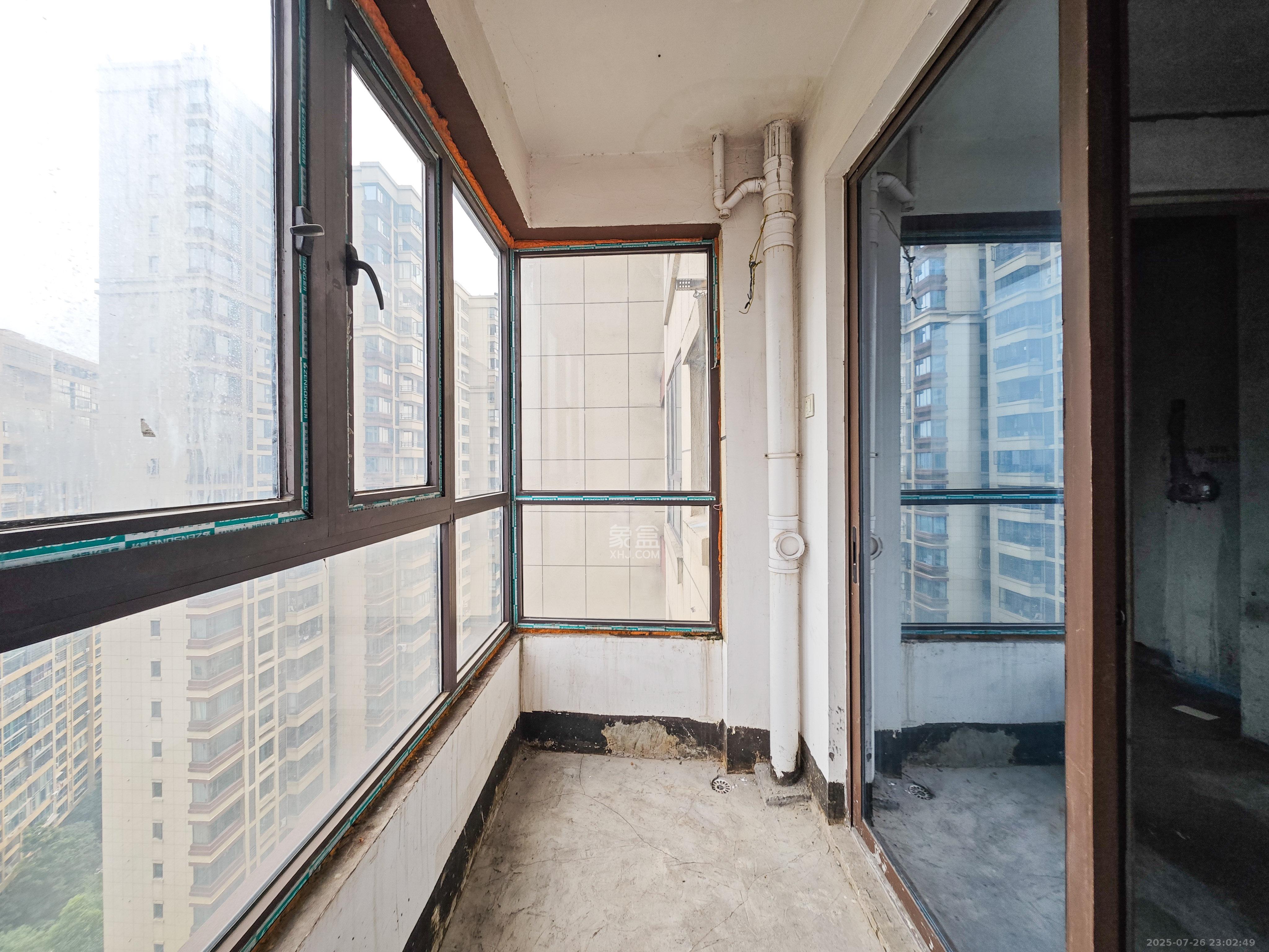 山语城三期  3室2厅2卫    82.0万 山语城三期  3室2厅2卫    82.0万阳台