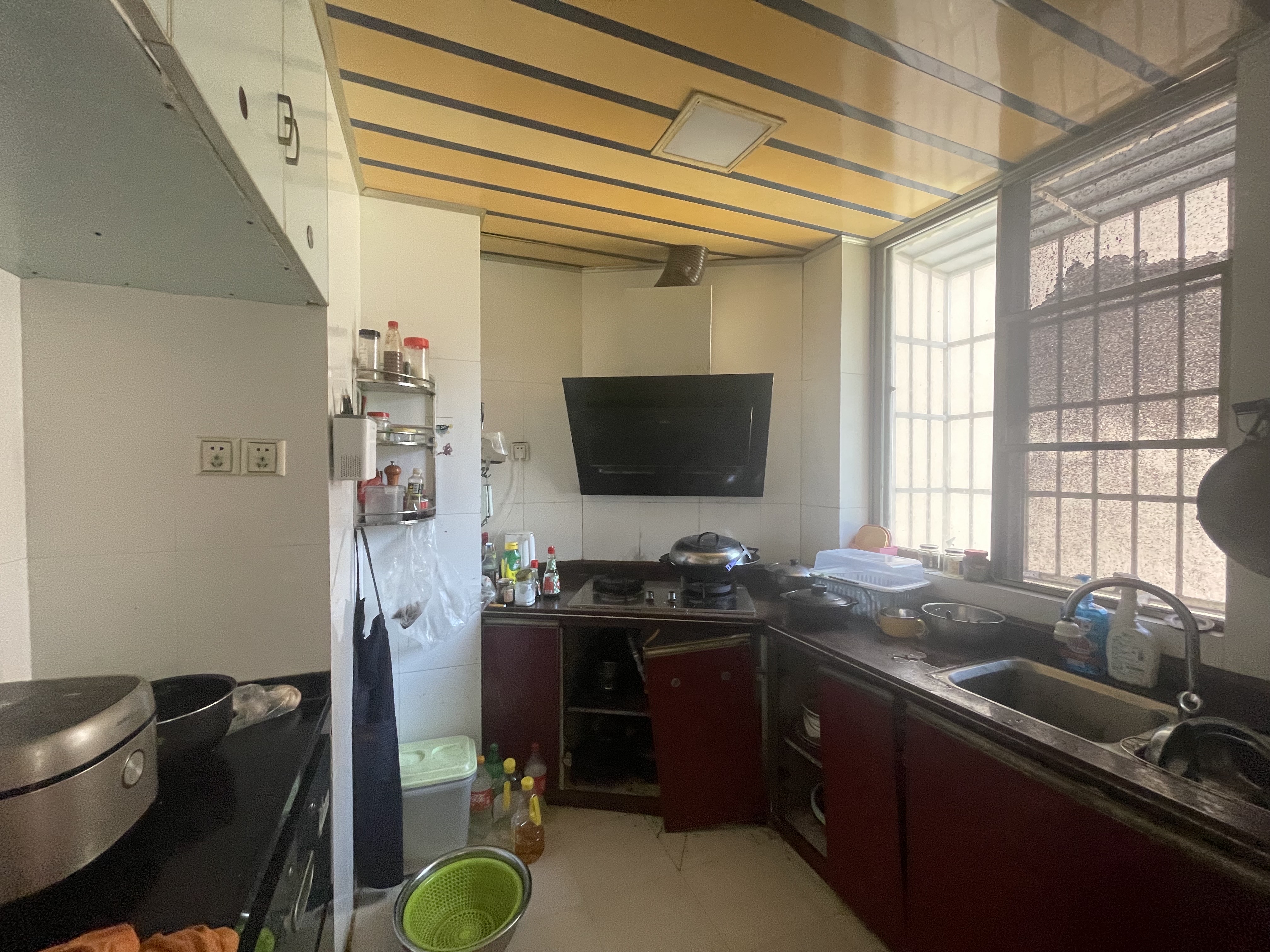 世代雅居  3室2厅2卫   3200.00元/月室内图