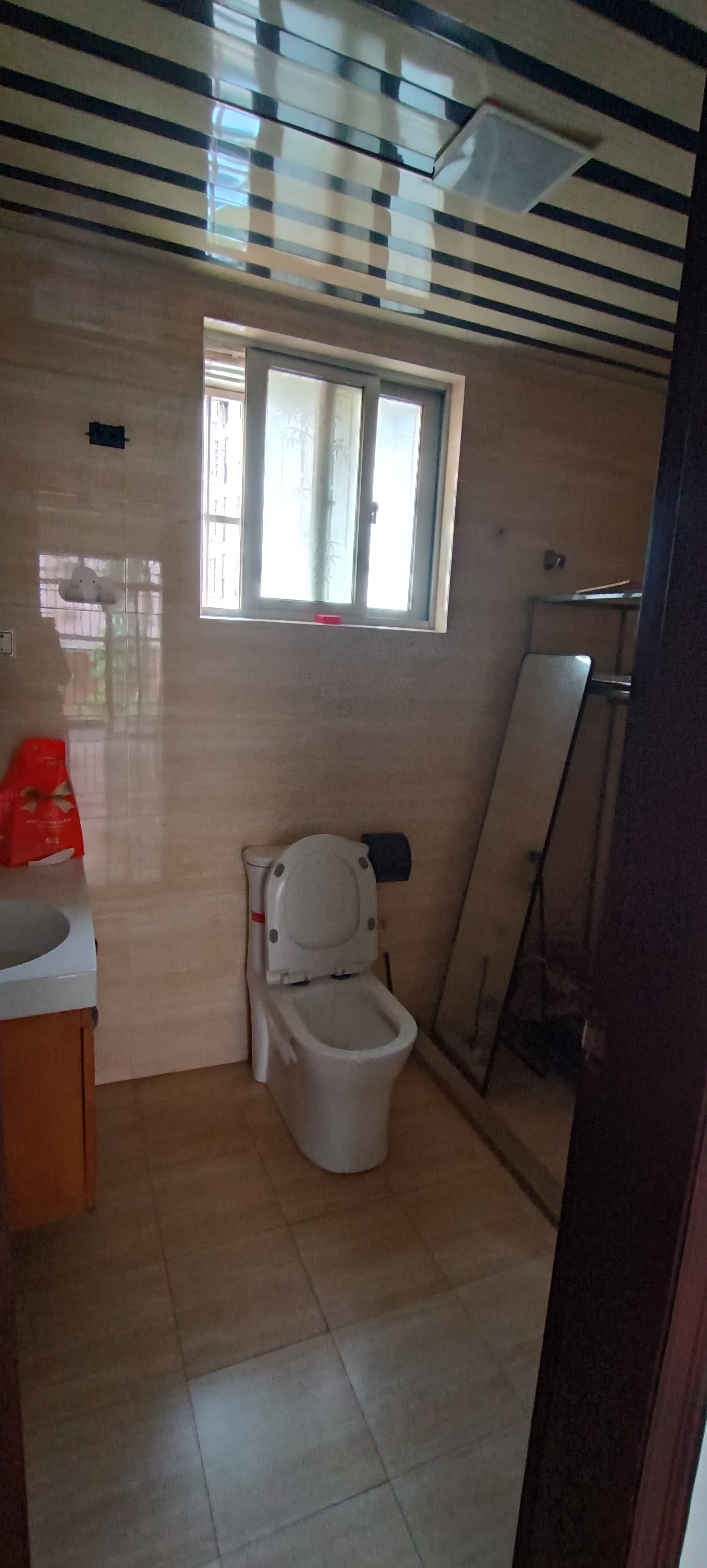 八一小区  3室2厅2卫    3200.0元/月 八一小区  3室2厅2卫    3200.0元/月室内图