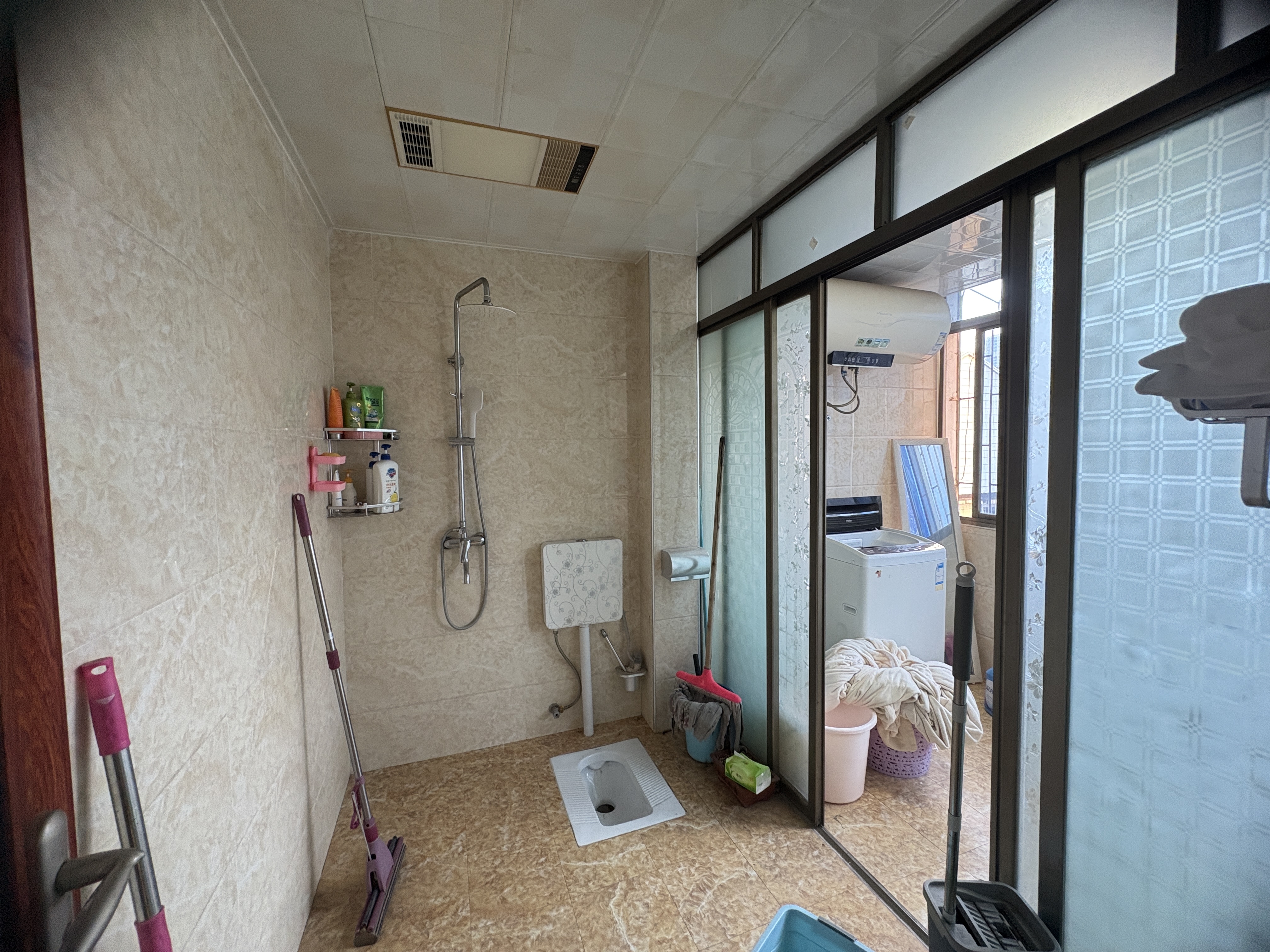 育财农贸市场(民营市场) 3室2厅1卫 38.0万 育财农贸市场(民营市场) 3室2厅1卫 38.0万卫生间