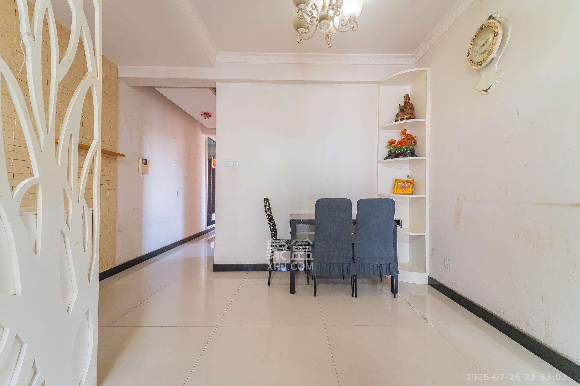 华润凤凰城二期  2室2厅1卫    47.0万客厅