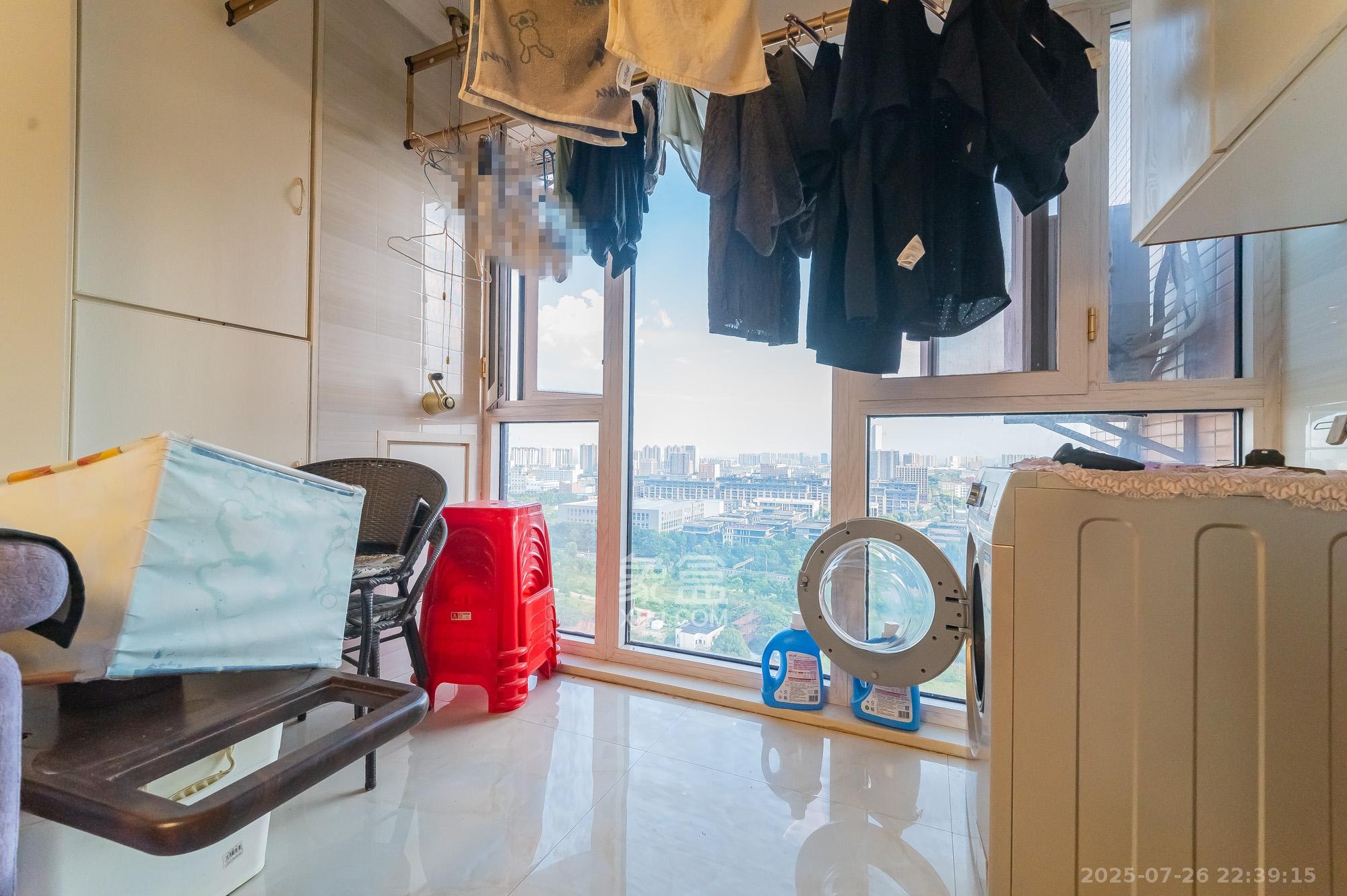 海伦春天  3室2厅1卫    72.8万阳台