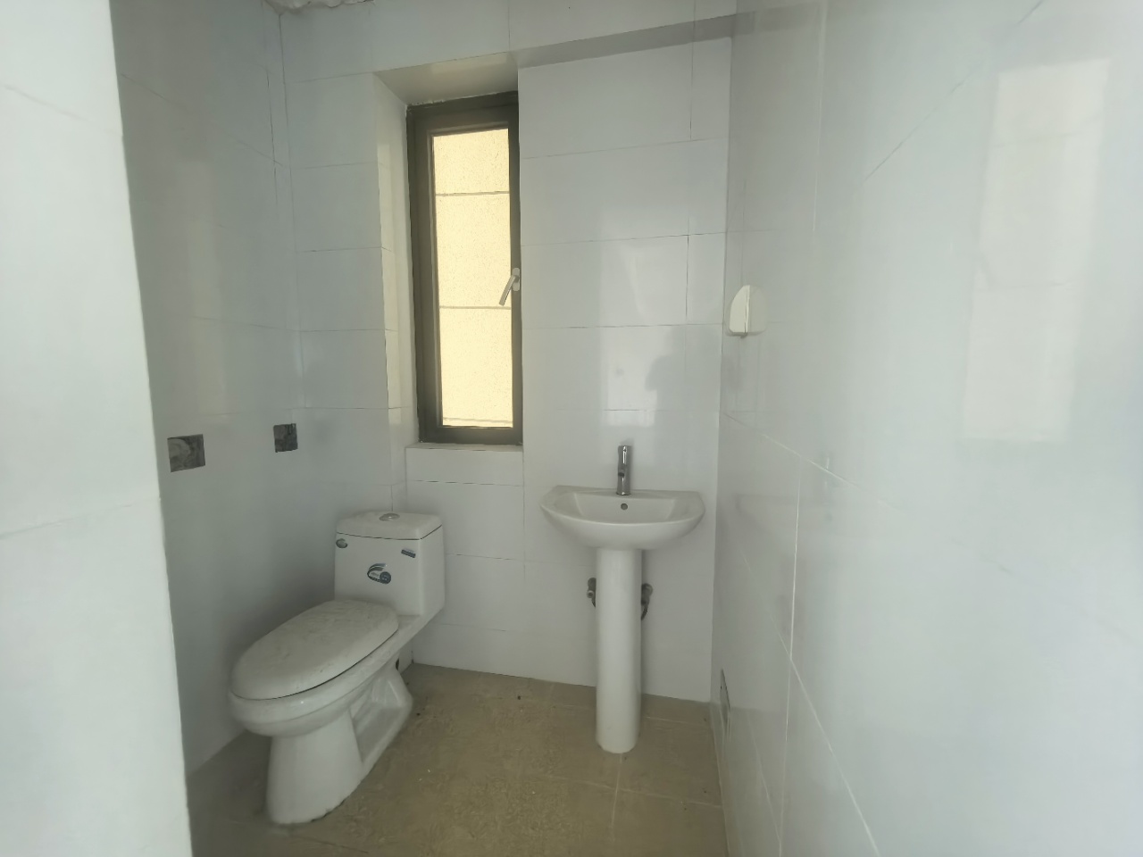 华盛御品 5室2厅3卫 300.0万 华盛御品 5室2厅3卫 300.0万室内图