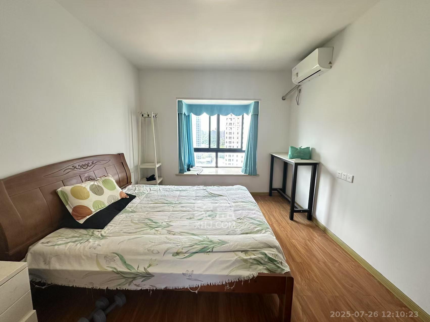 钱隆学府一、二期  4室2厅2卫    2400.0元/月室内图