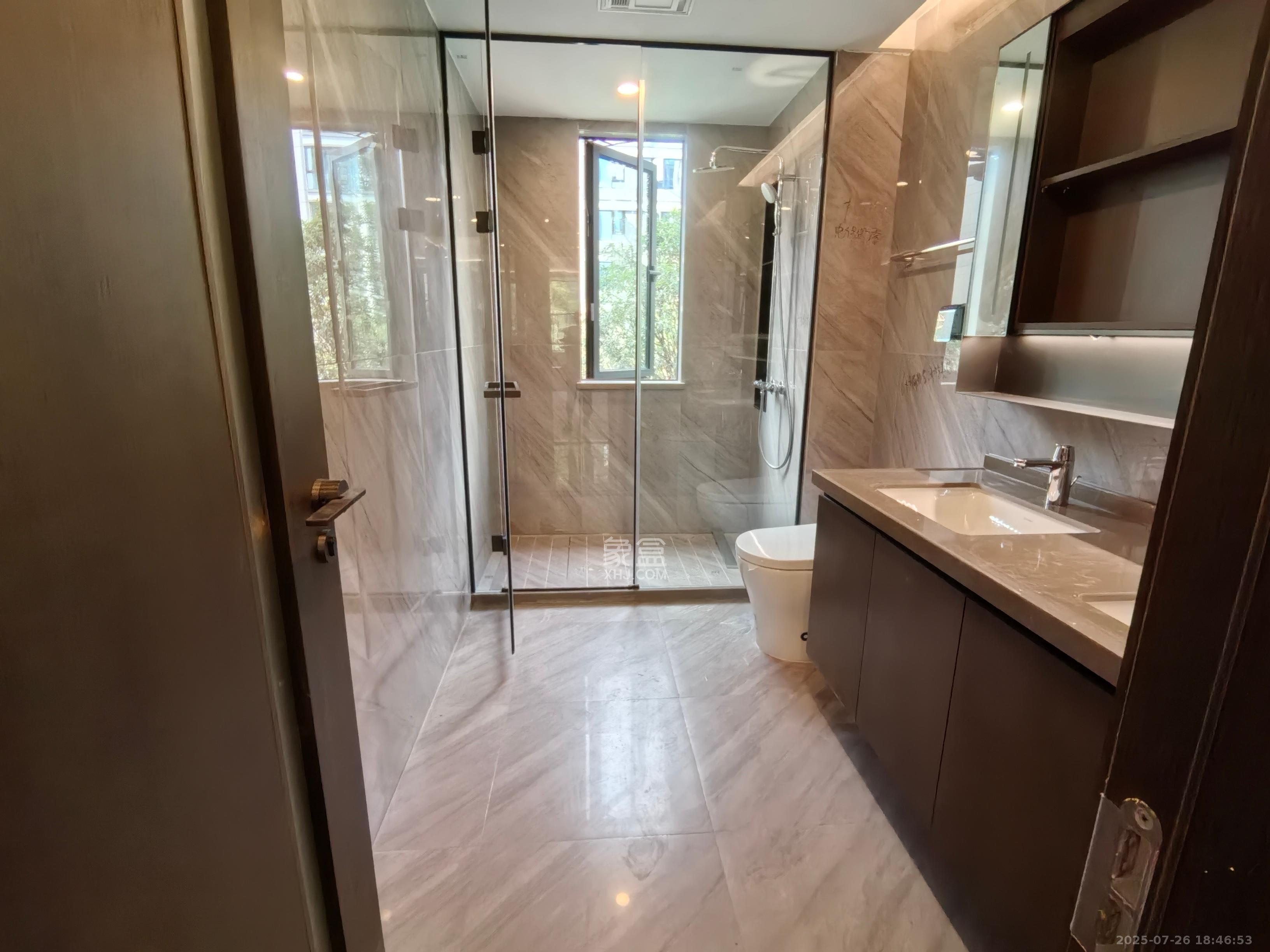 龙湖舜山府  4室2厅2卫    6000.0元/月室内图