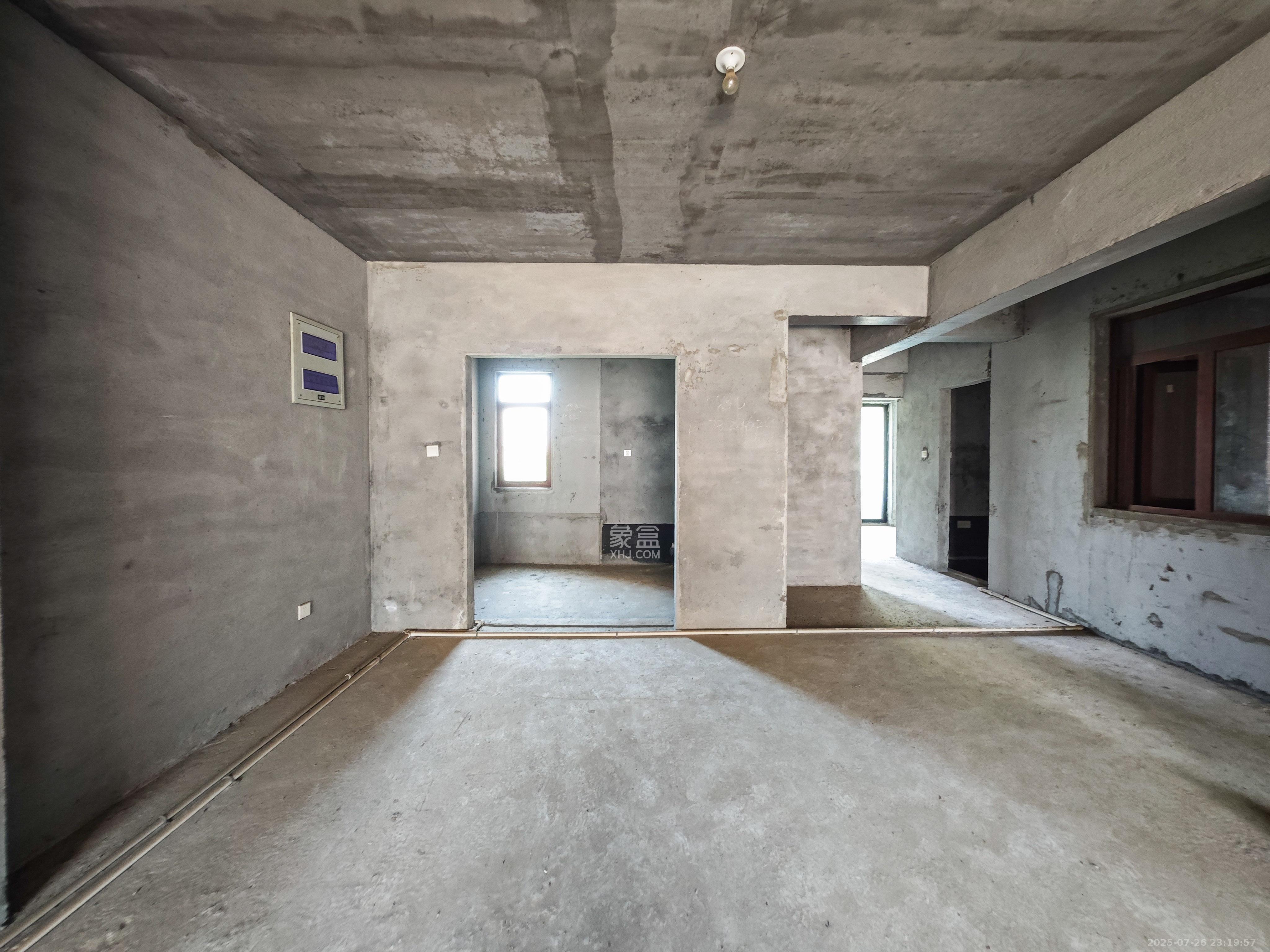 顺天御岭 4室2厅2卫 110.0万 顺天御岭 4室2厅2卫 110.0万客厅