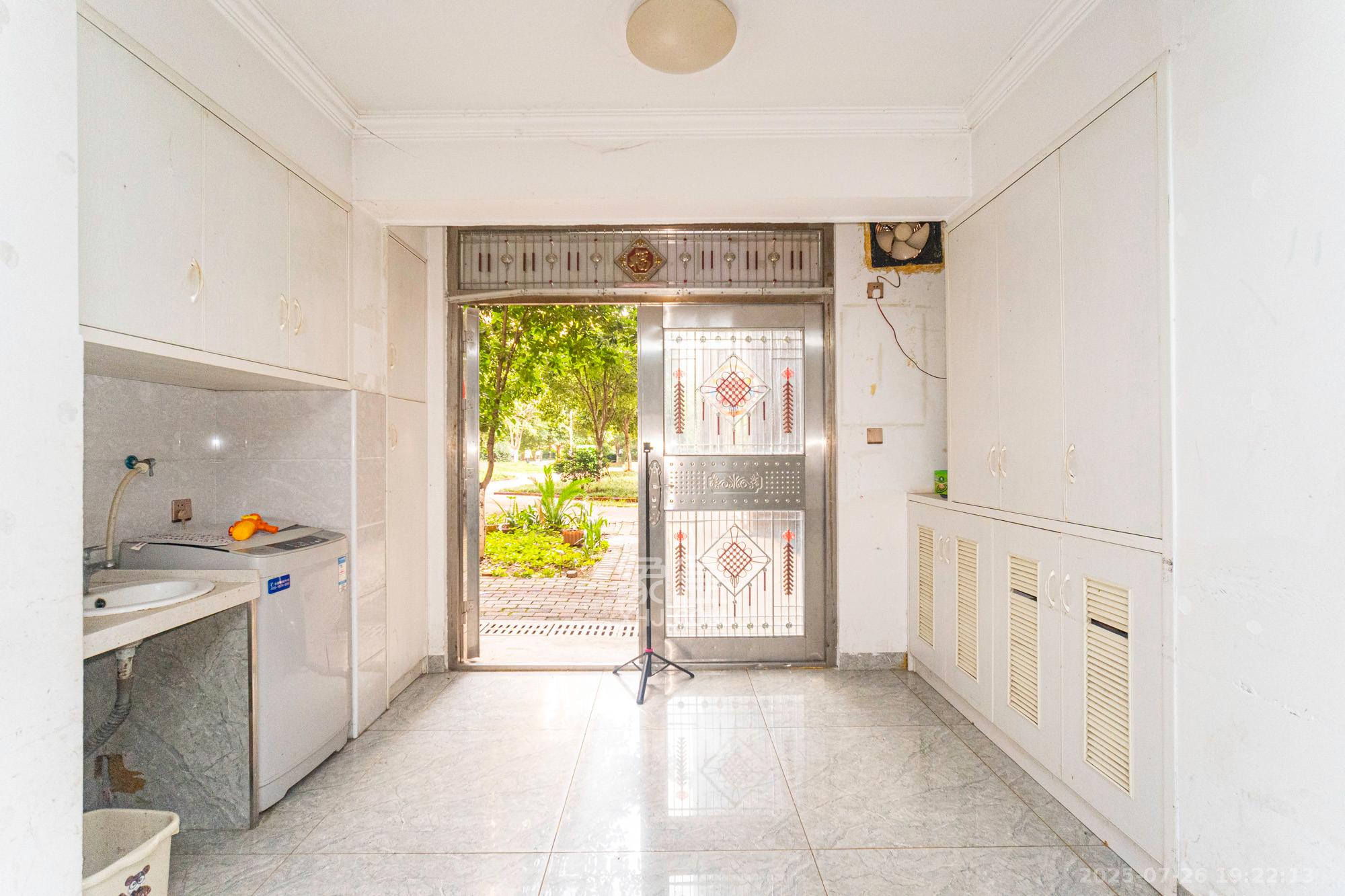 家和院 4室2厅2卫 88.0万 家和院 4室2厅2卫 88.0万客厅