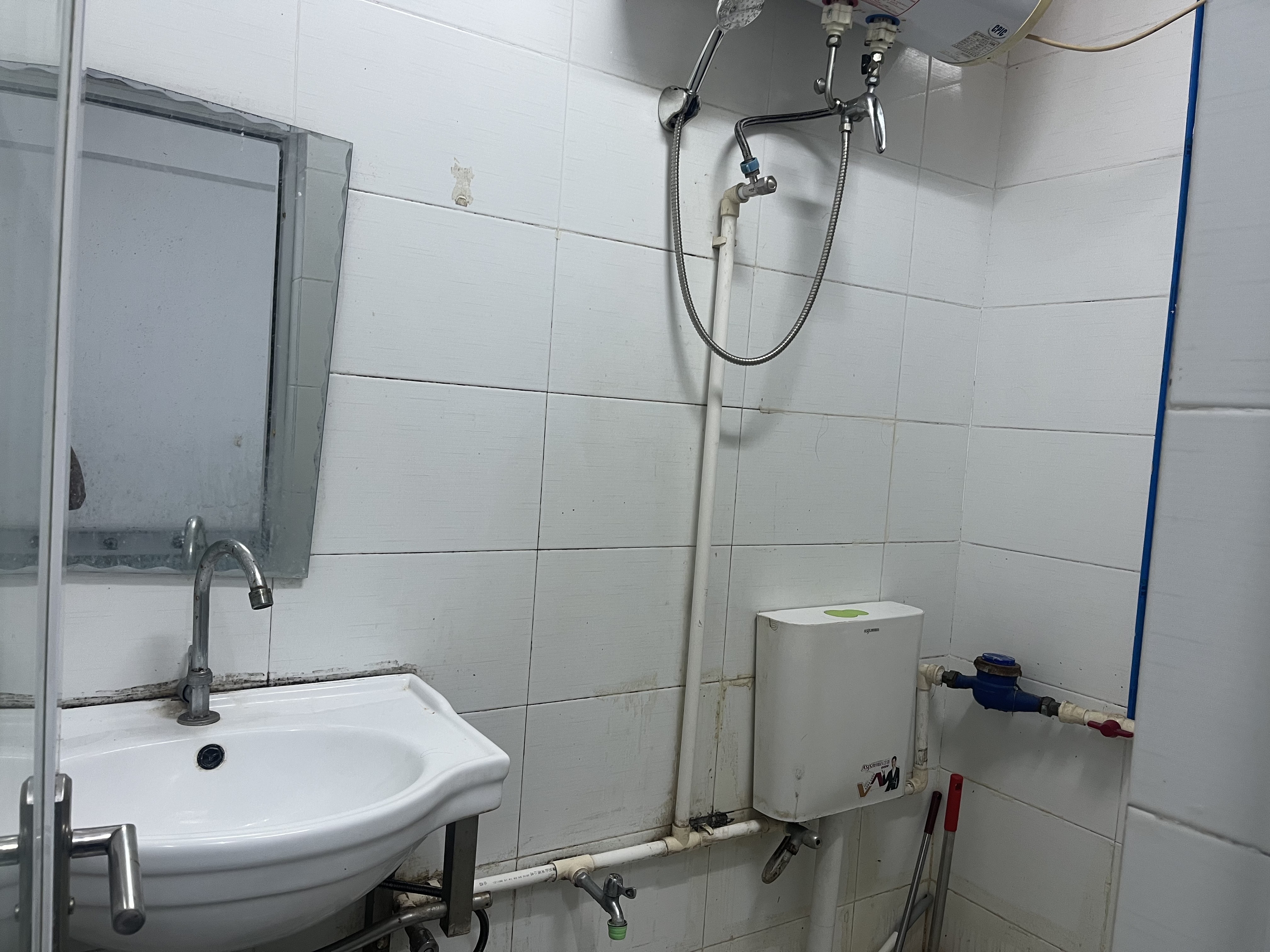 椰城大厦 1室1厅1卫 600.0元/月 椰城大厦 1室1厅1卫 600.0元/月室内图