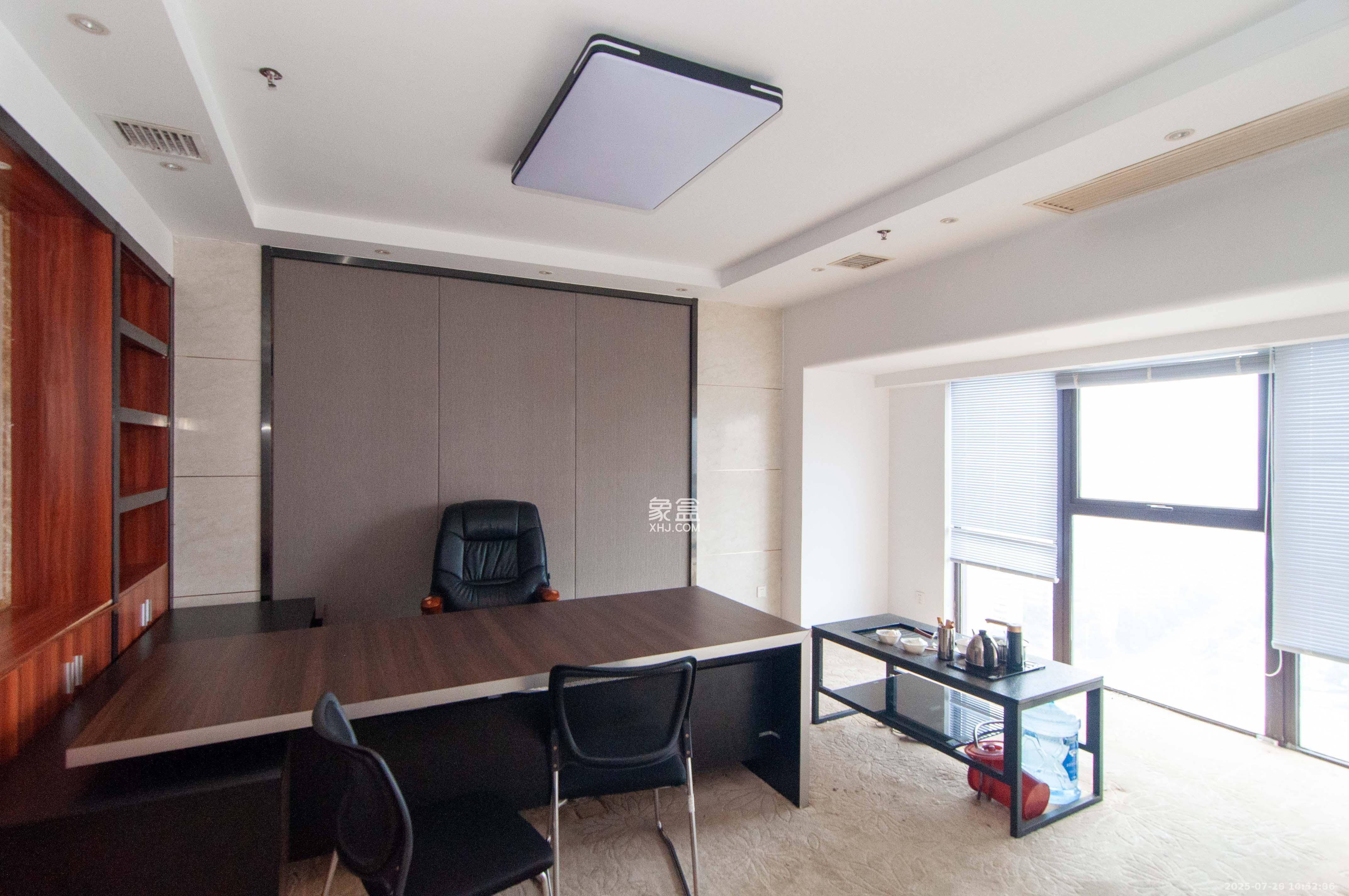 达美D6区   350.0㎡      17000.0元/月