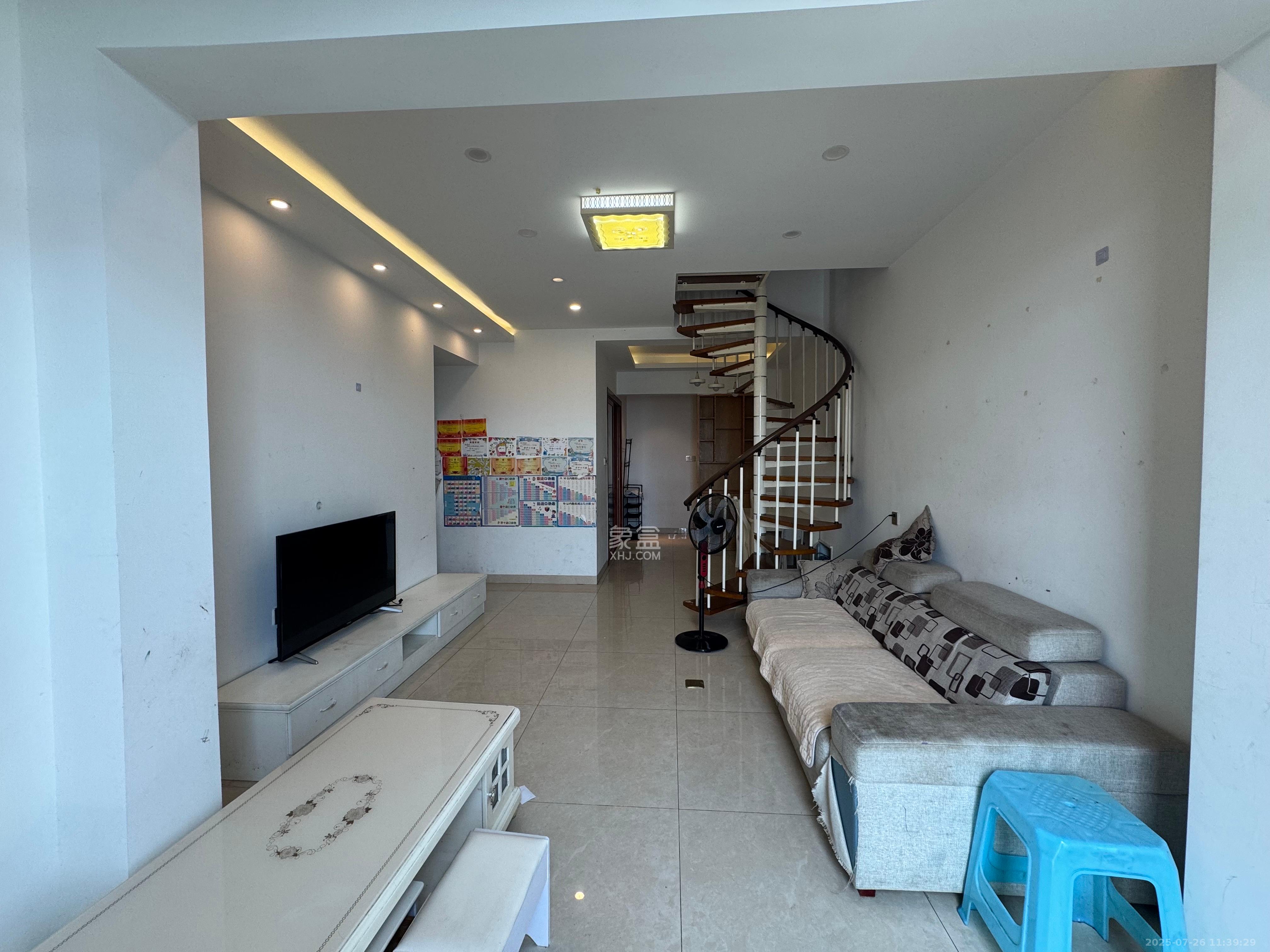 金土地第一湾 4室2厅2卫 3500.0元/月 金土地第一湾 4室2厅2卫 3500.0元/月室内图