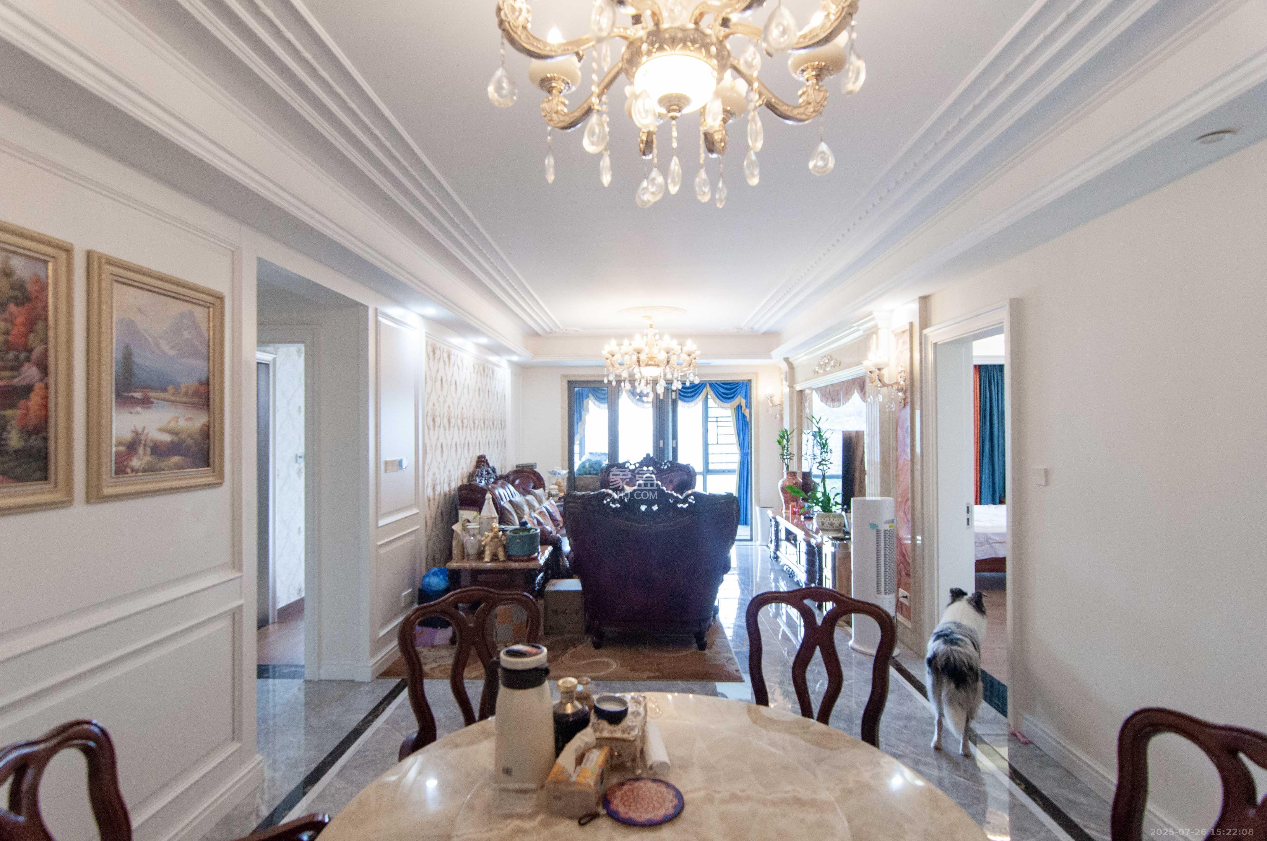 恩瑞御西湖  4室2厅2卫    245.0万客厅