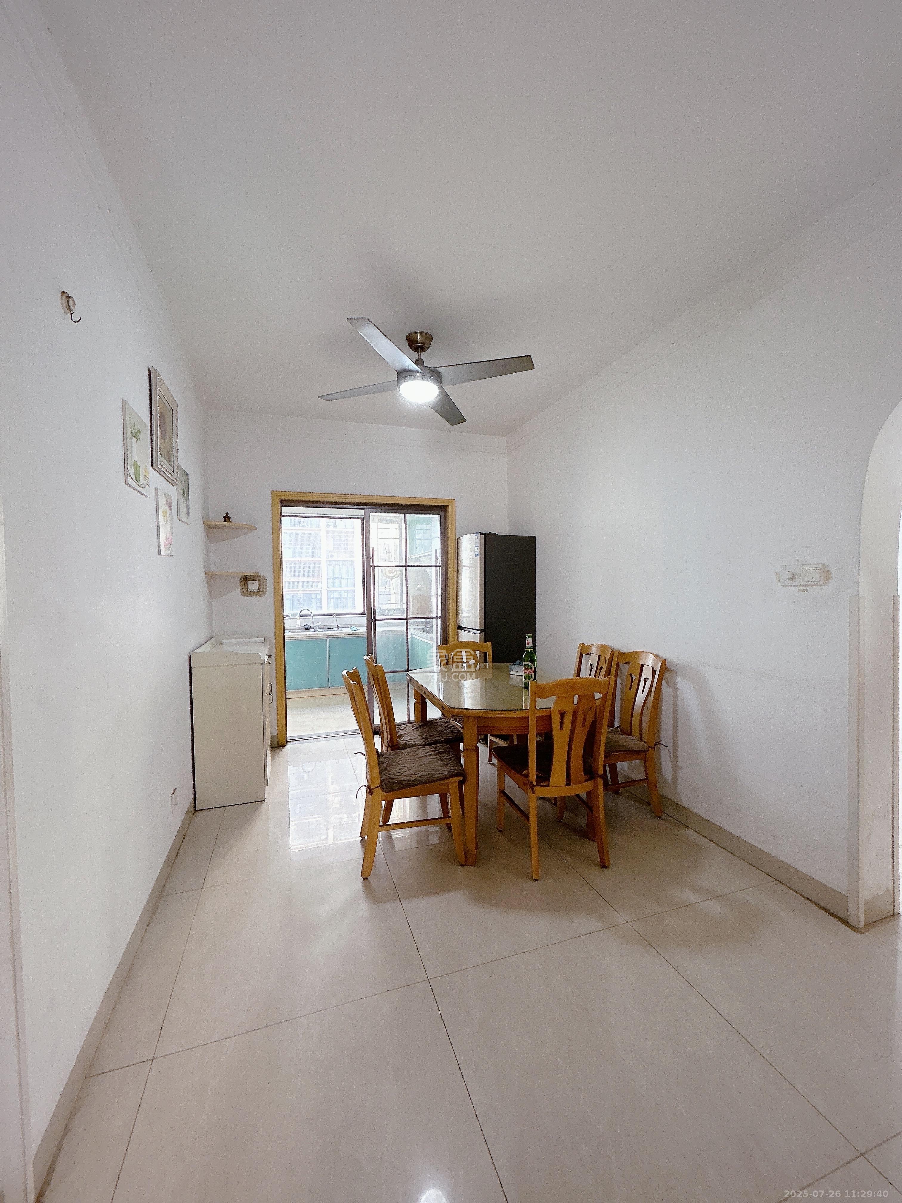 旭辉华庭 3室2厅2卫 1800.0元/月 旭辉华庭 3室2厅2卫 1800.0元/月室内图