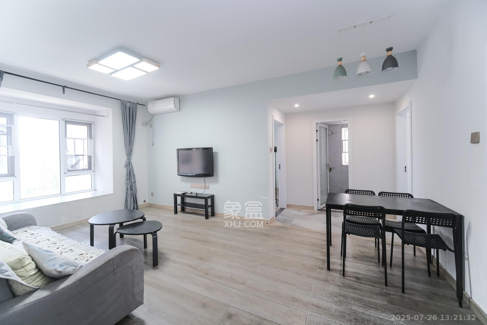 荣盛花语城  3室2厅1卫    68.0万客厅