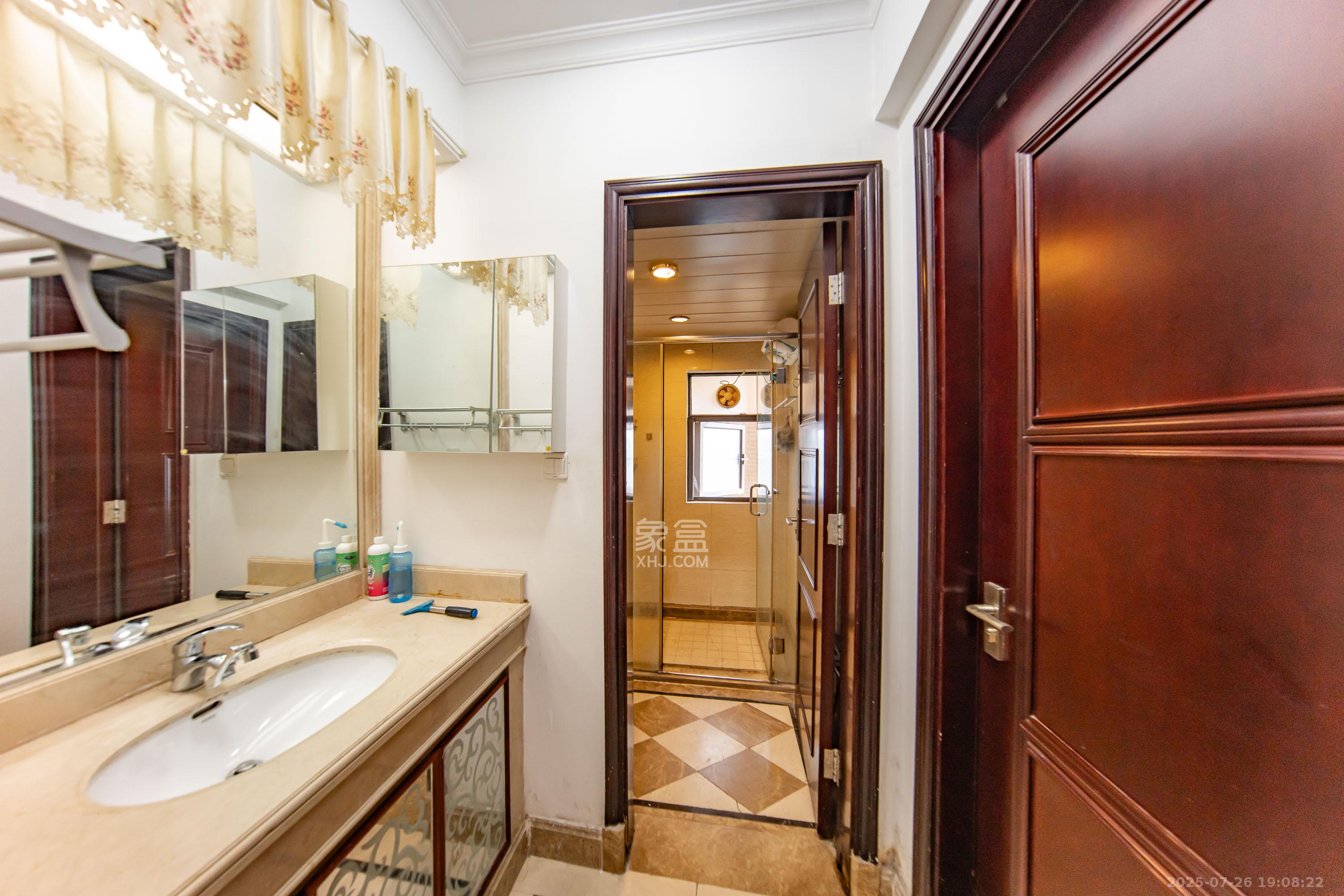 中海国际一期 3室2厅1卫 72.0万 中海国际一期 3室2厅1卫 72.0万卫生间