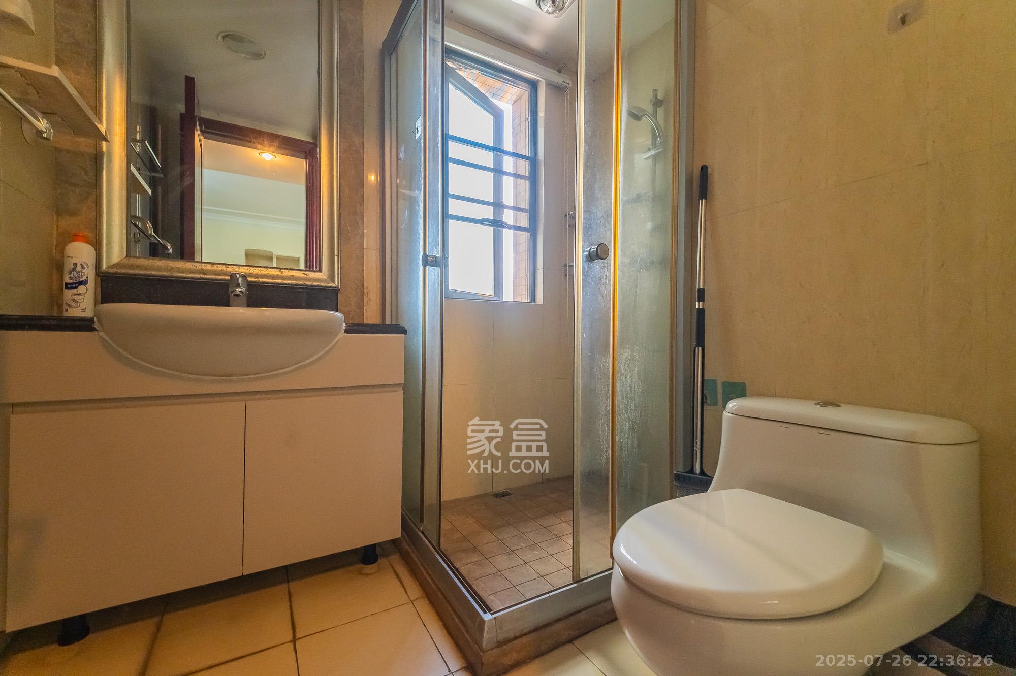 恒大翡翠华庭  2室2厅1卫    58.5万卫生间